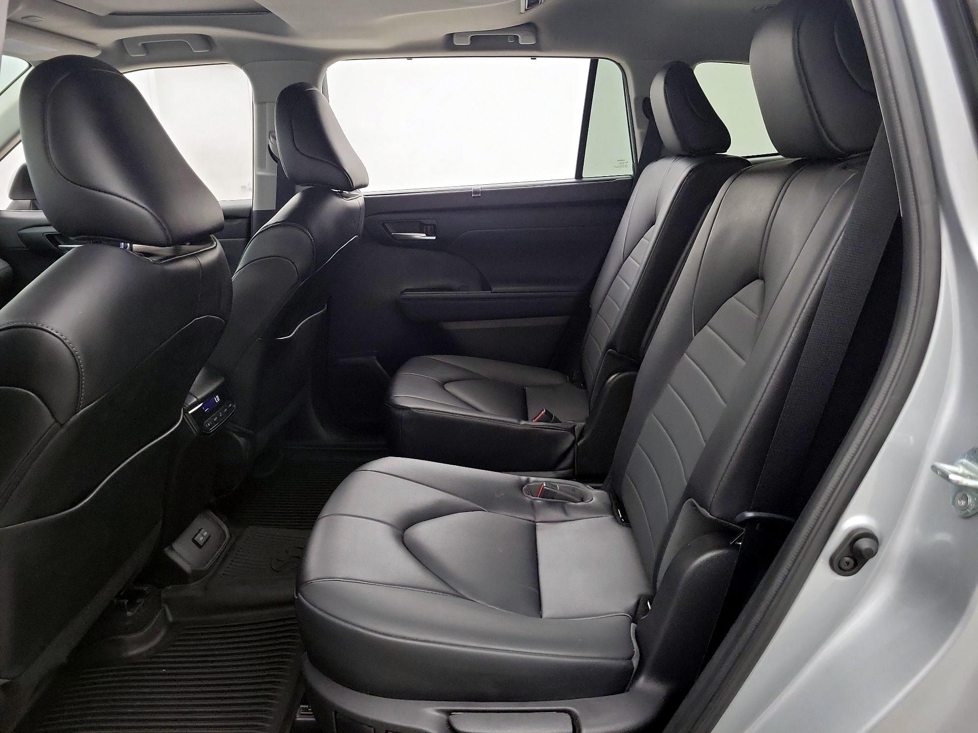 Thumbnail: 2023 Toyota Highlander - 20