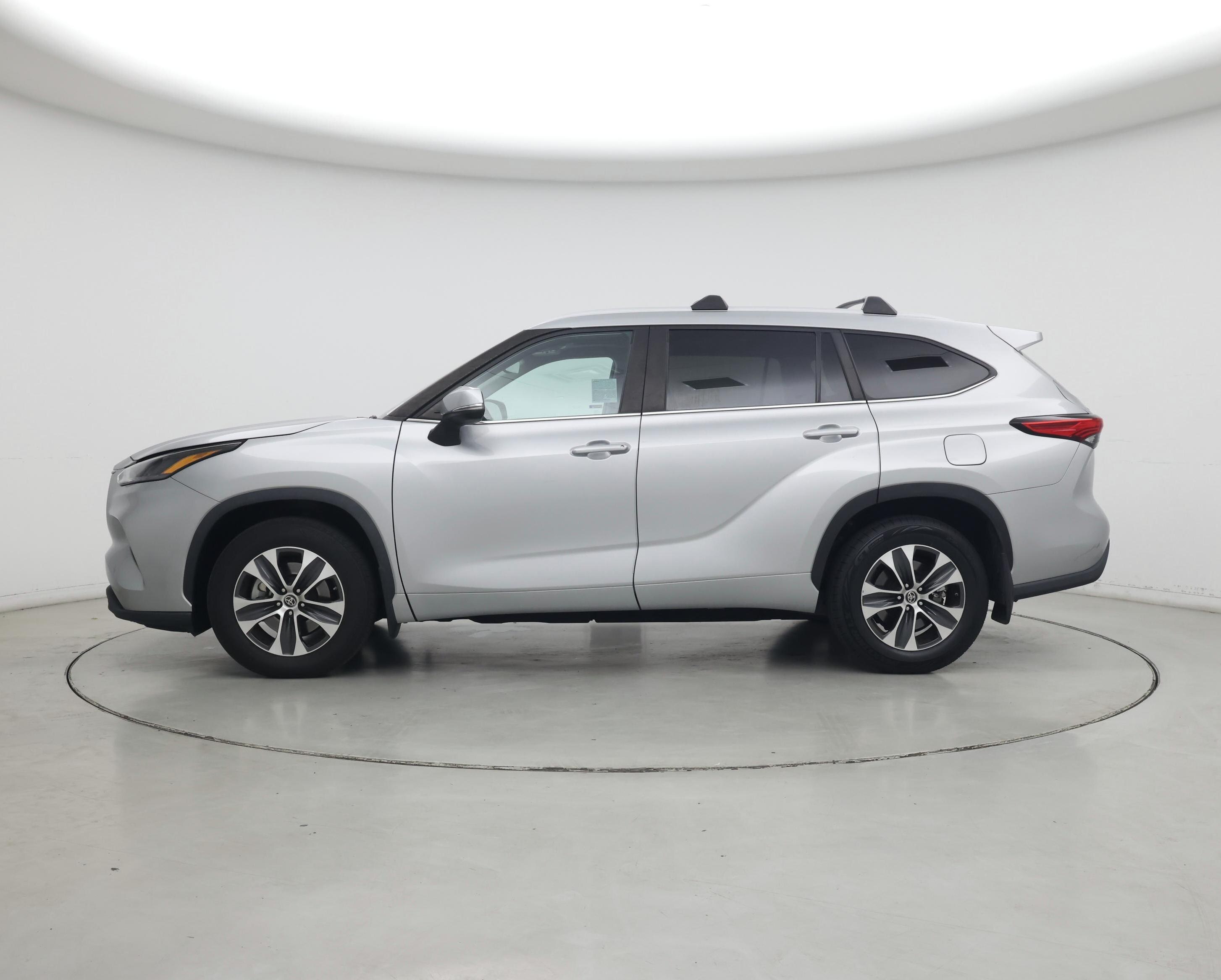 Thumbnail: 2023 Toyota Highlander - 3