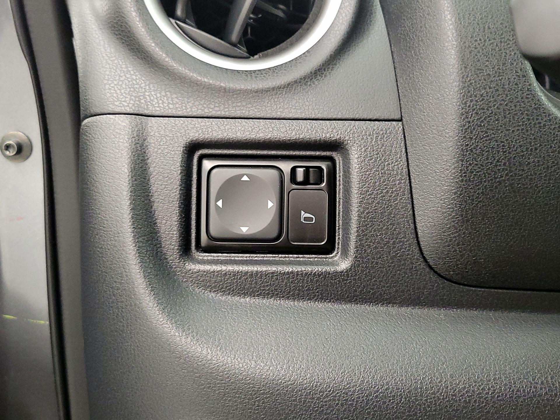 Thumbnail: 2017 Nissan Versa Note - 13