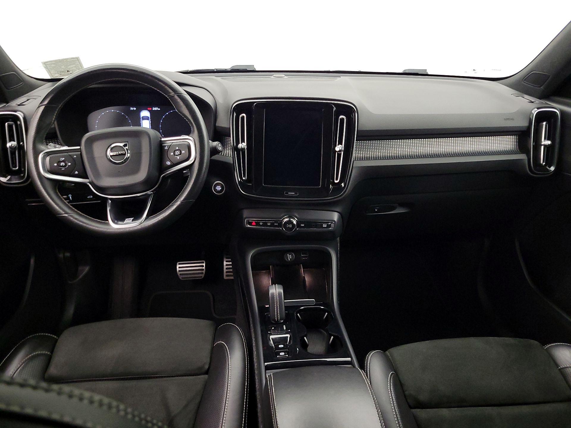 Thumbnail: 2020 Volvo XC40 - 9