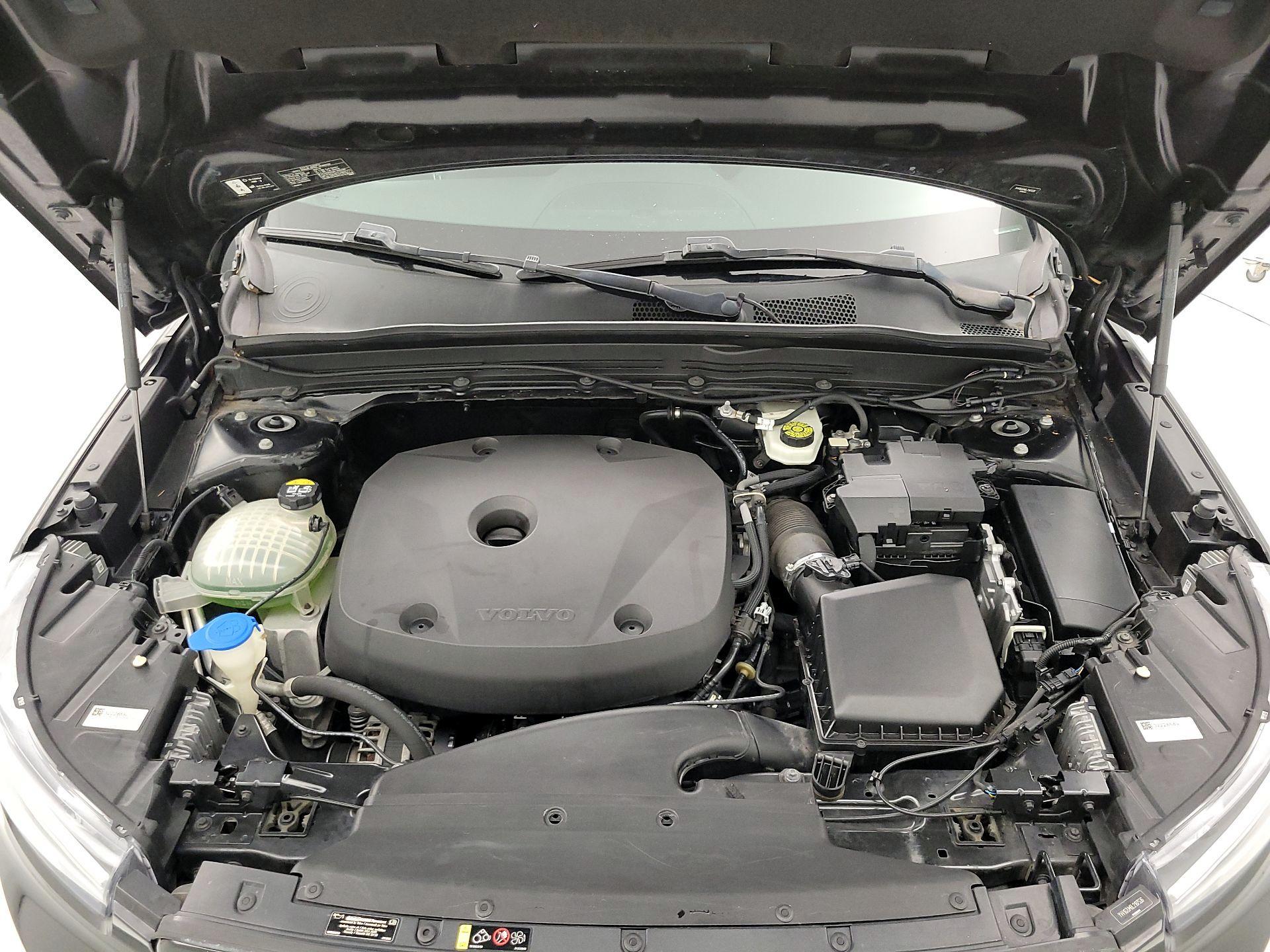 Thumbnail: 2020 Volvo XC40 - 19