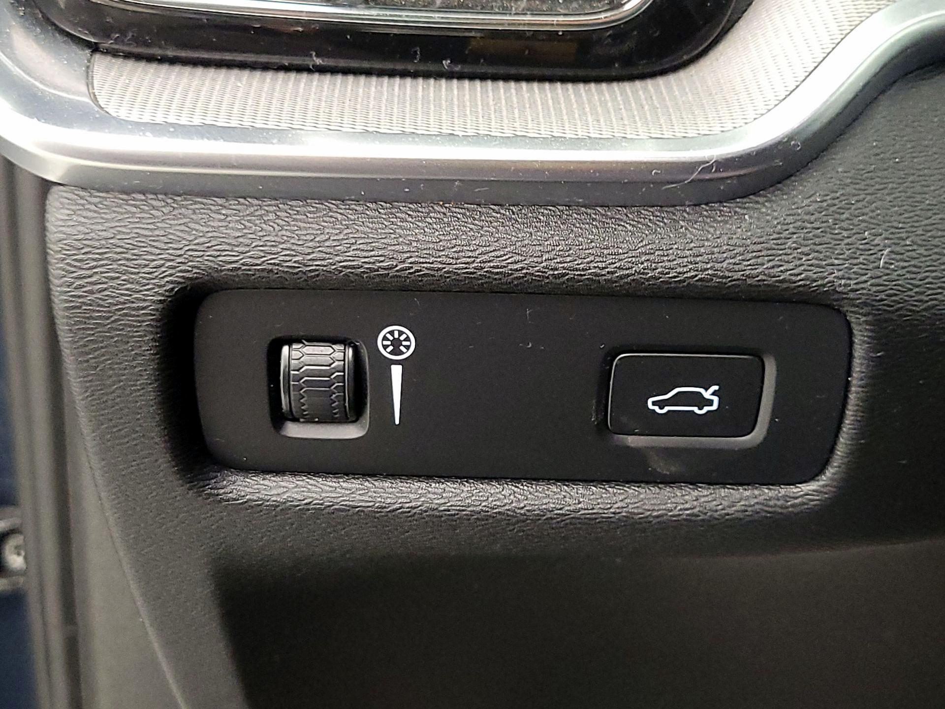 Thumbnail: 2019 Volvo S60 - 13
