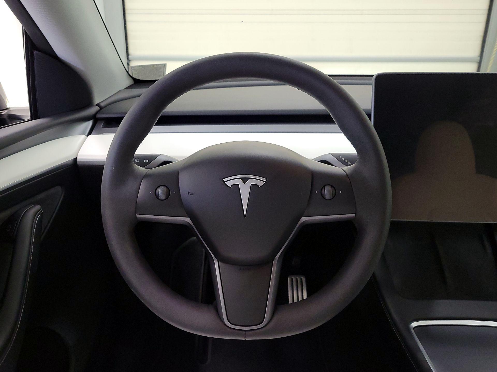 Thumbnail: 2023 Tesla Model Y - 10
