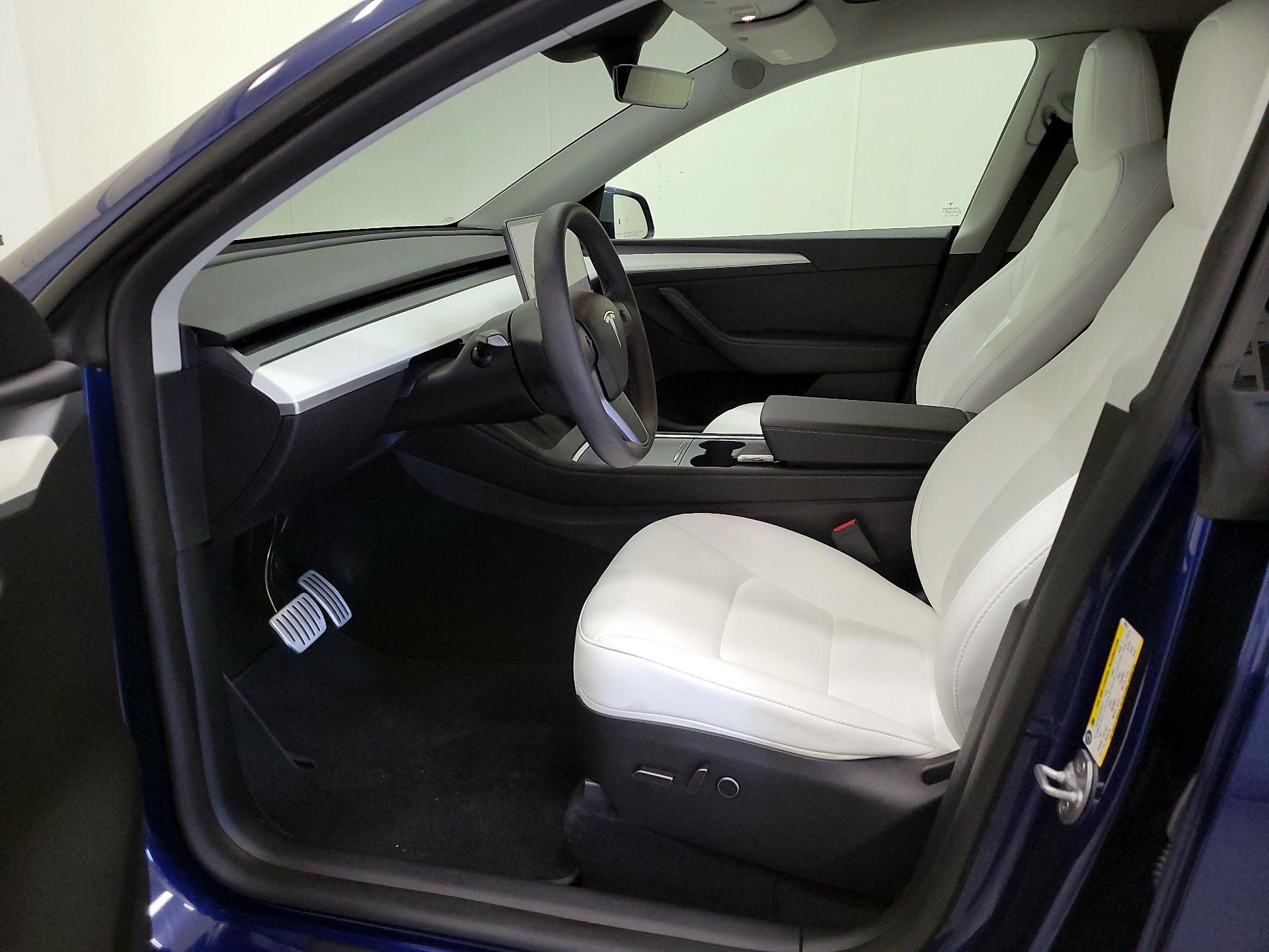 Thumbnail: 2023 Tesla Model Y - 11