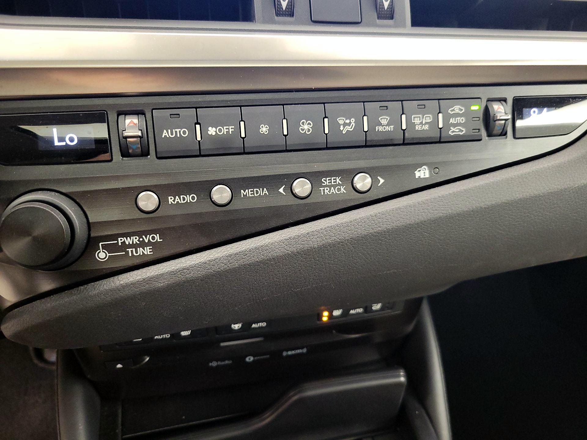 Thumbnail: 2019 Lexus ES - 14