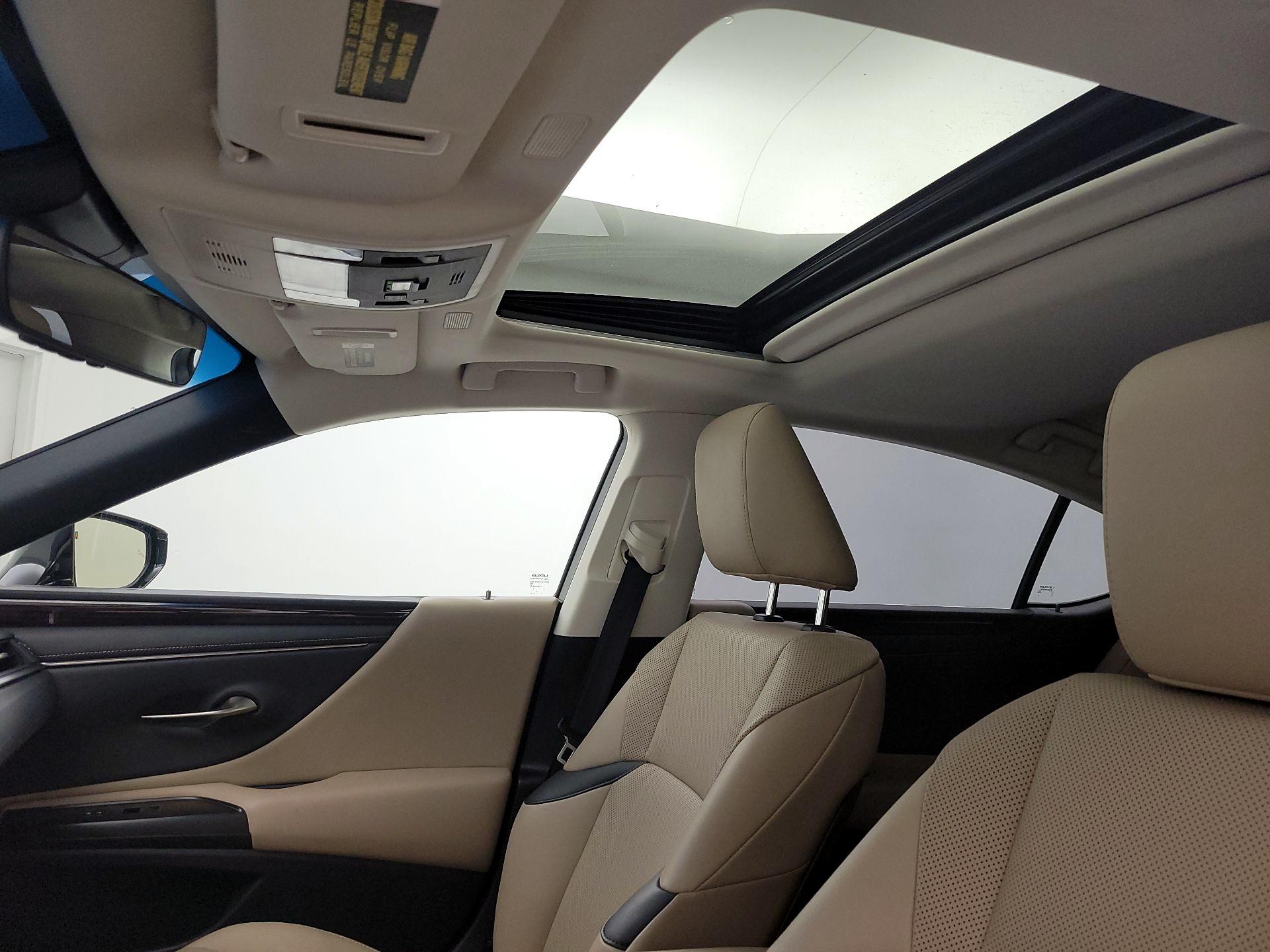 Thumbnail: 2019 Lexus ES - 17