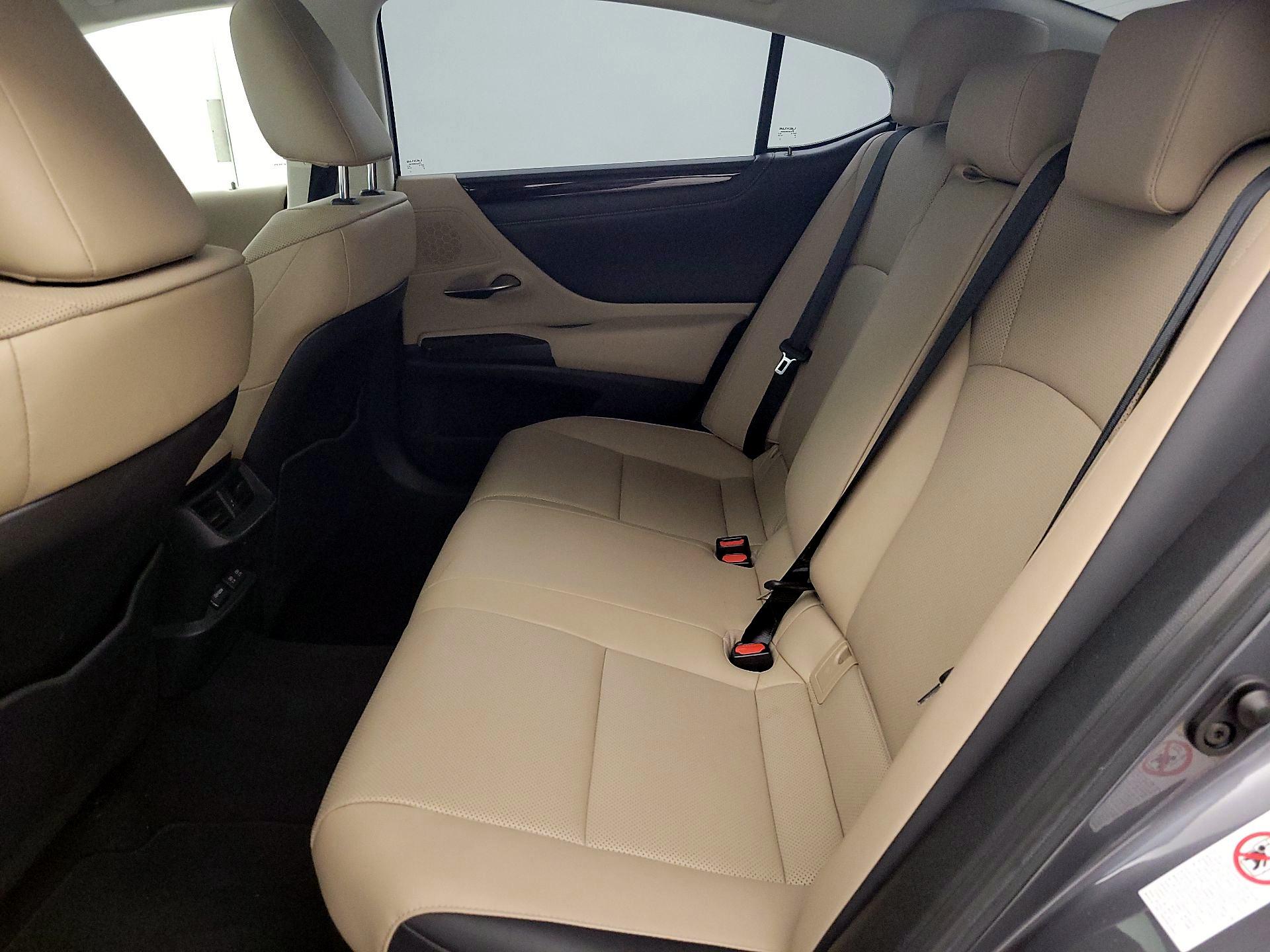 Thumbnail: 2019 Lexus ES - 18