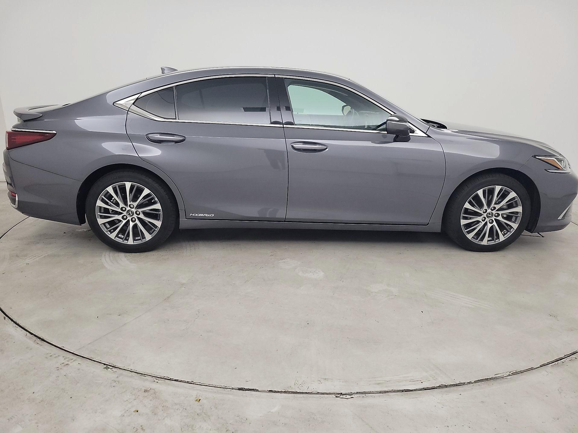Thumbnail: 2019 Lexus ES - 4