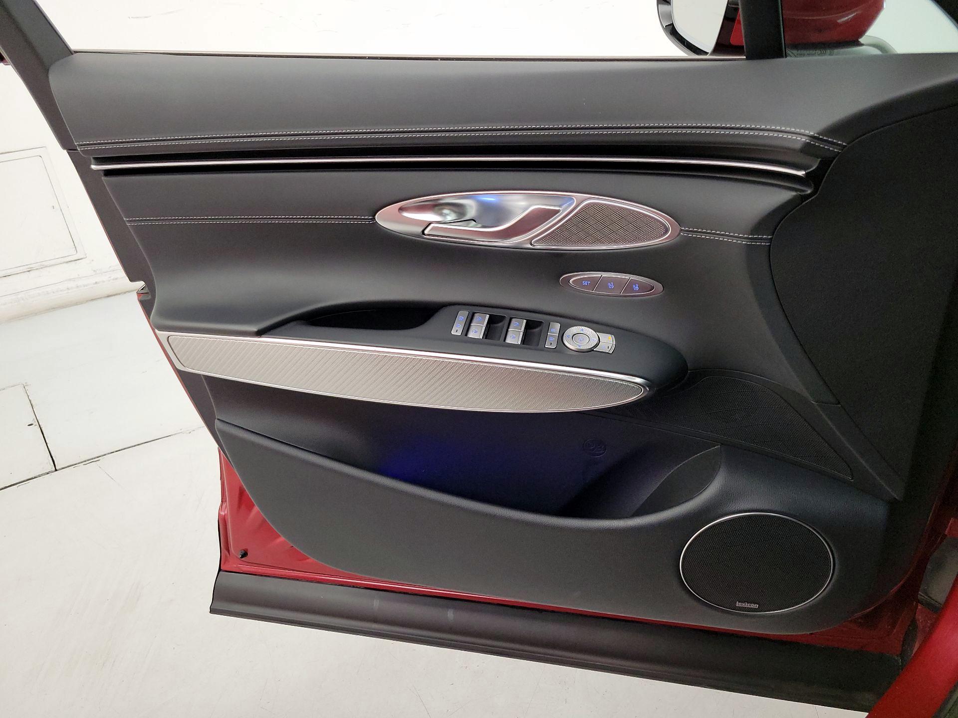 Thumbnail: 2023 Genesis GV70 - 12