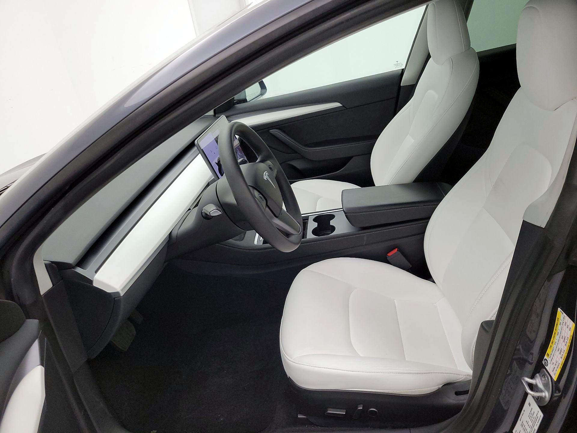 Thumbnail: 2023 Tesla Model 3 - 11