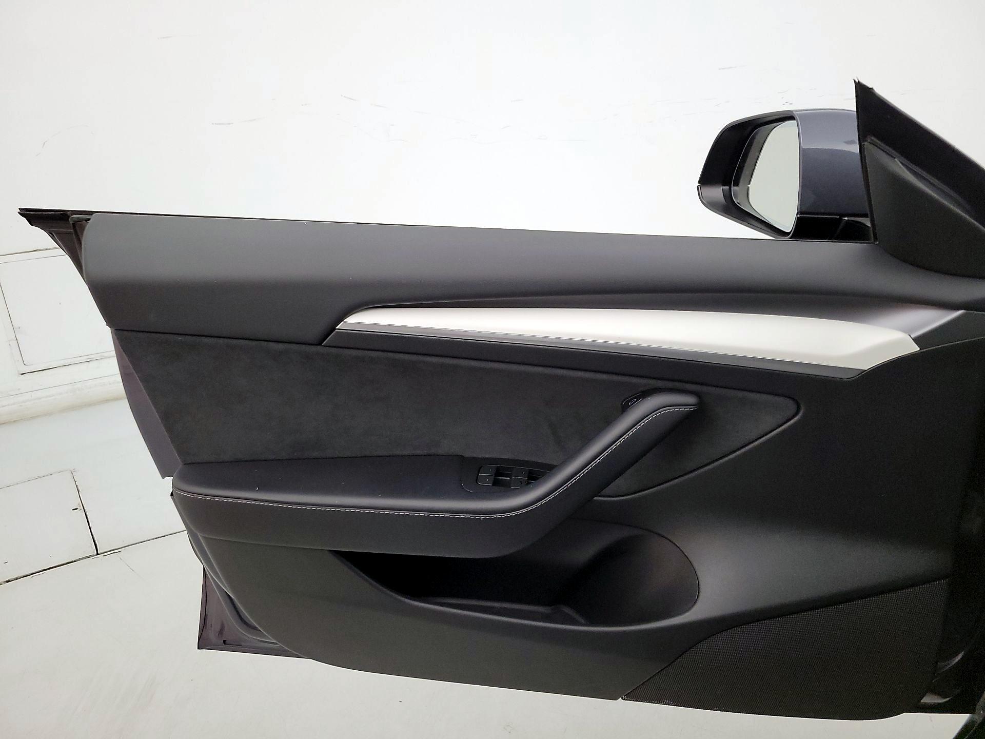 Thumbnail: 2023 Tesla Model 3 - 12