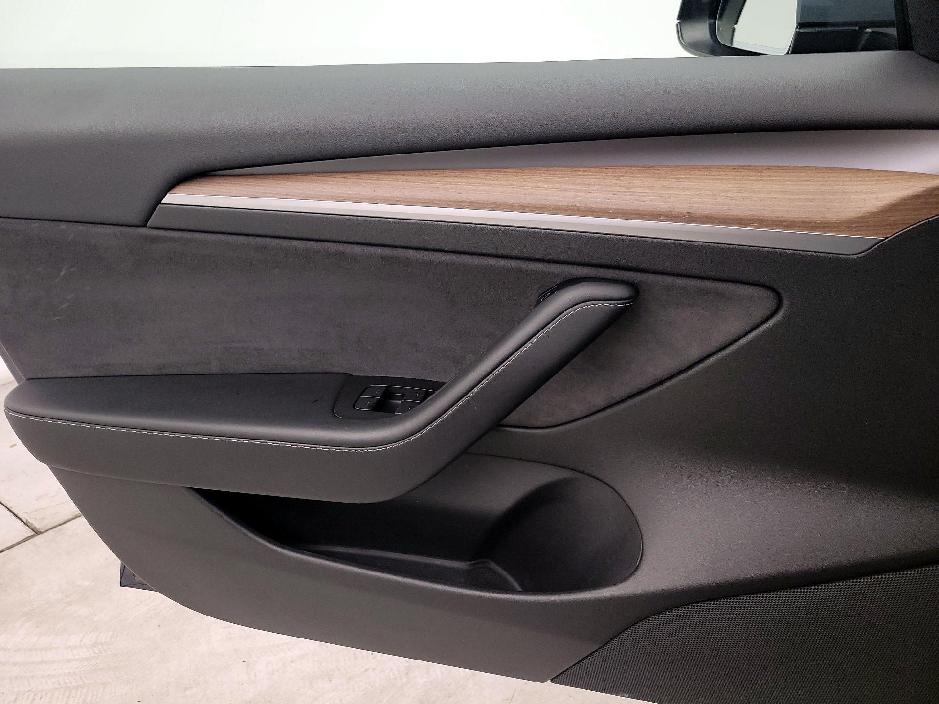 Thumbnail: 2022 Tesla Model 3 - 10