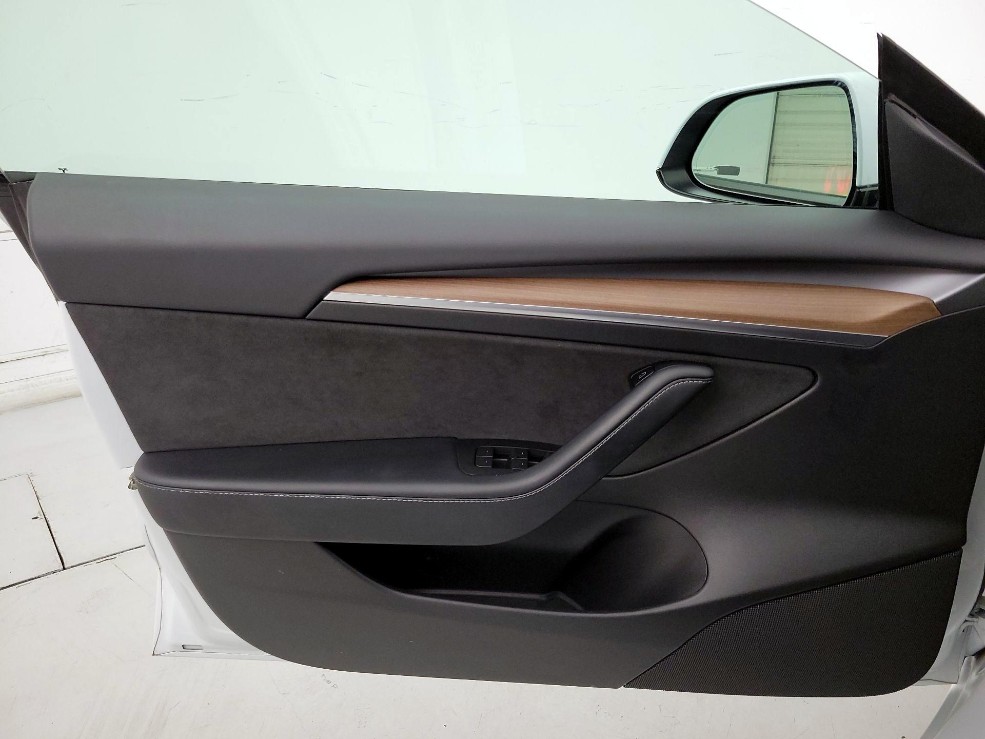 Thumbnail: 2022 Tesla Model 3 - 12