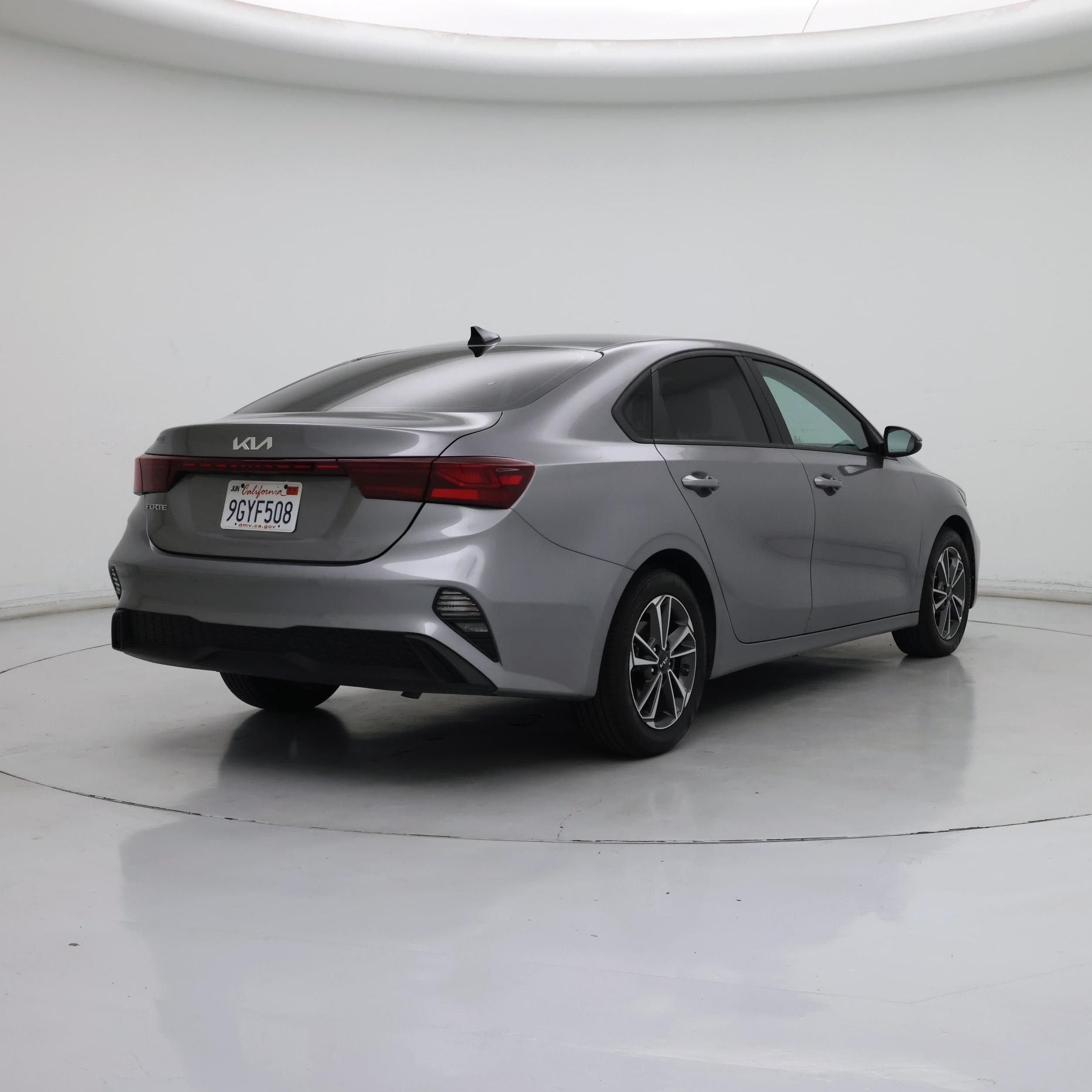 Thumbnail: 2023 Kia Forte - 8