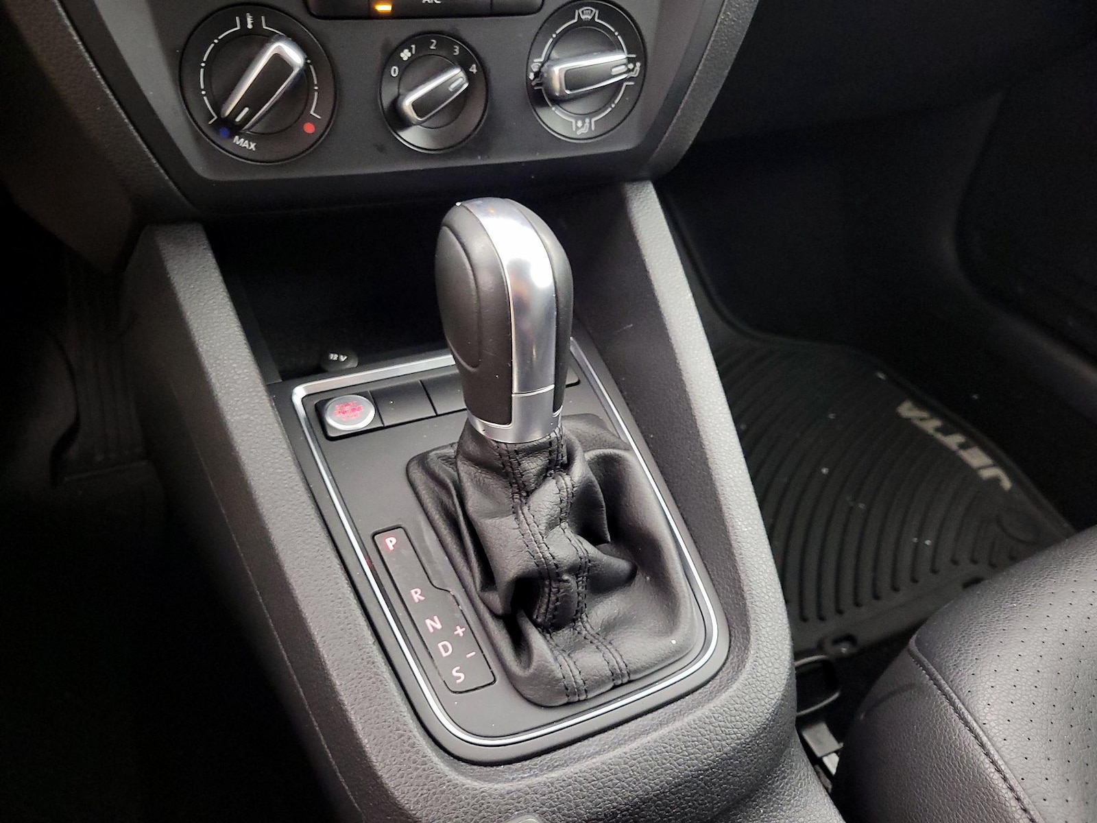 2015 Volkswagen Jetta SE - Photo 18