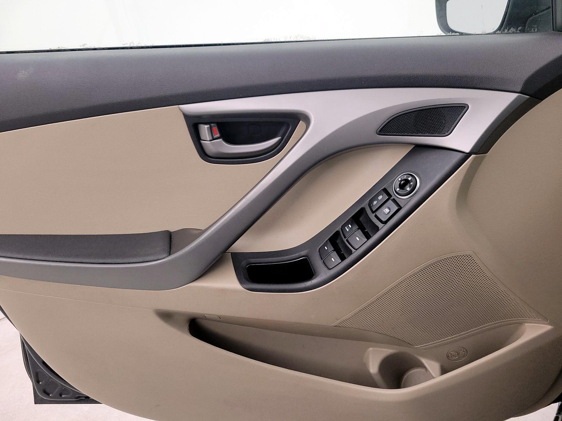 Thumbnail: 2016 Hyundai Elantra - 12