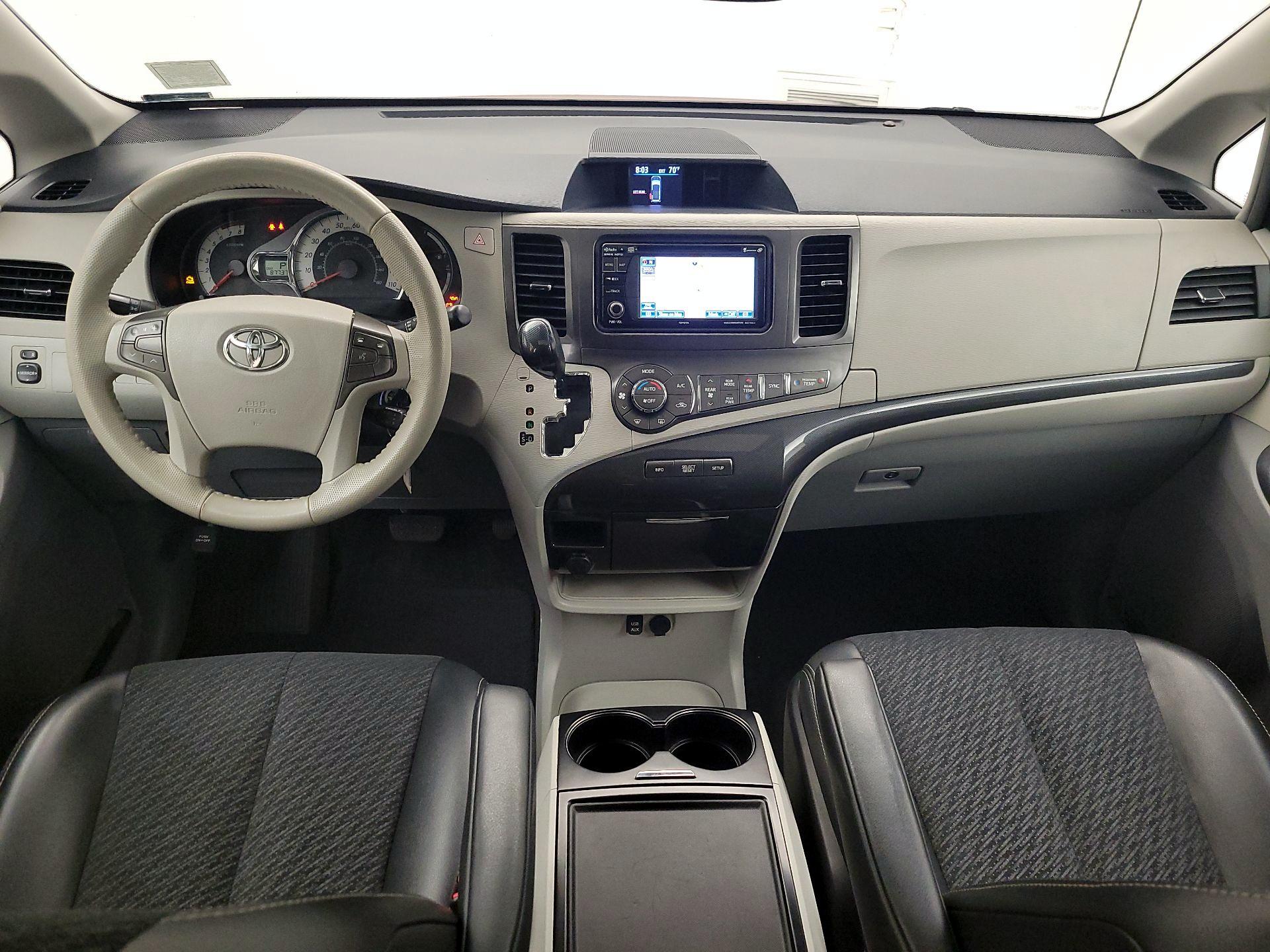 Thumbnail: 2014 Toyota Sienna - 9