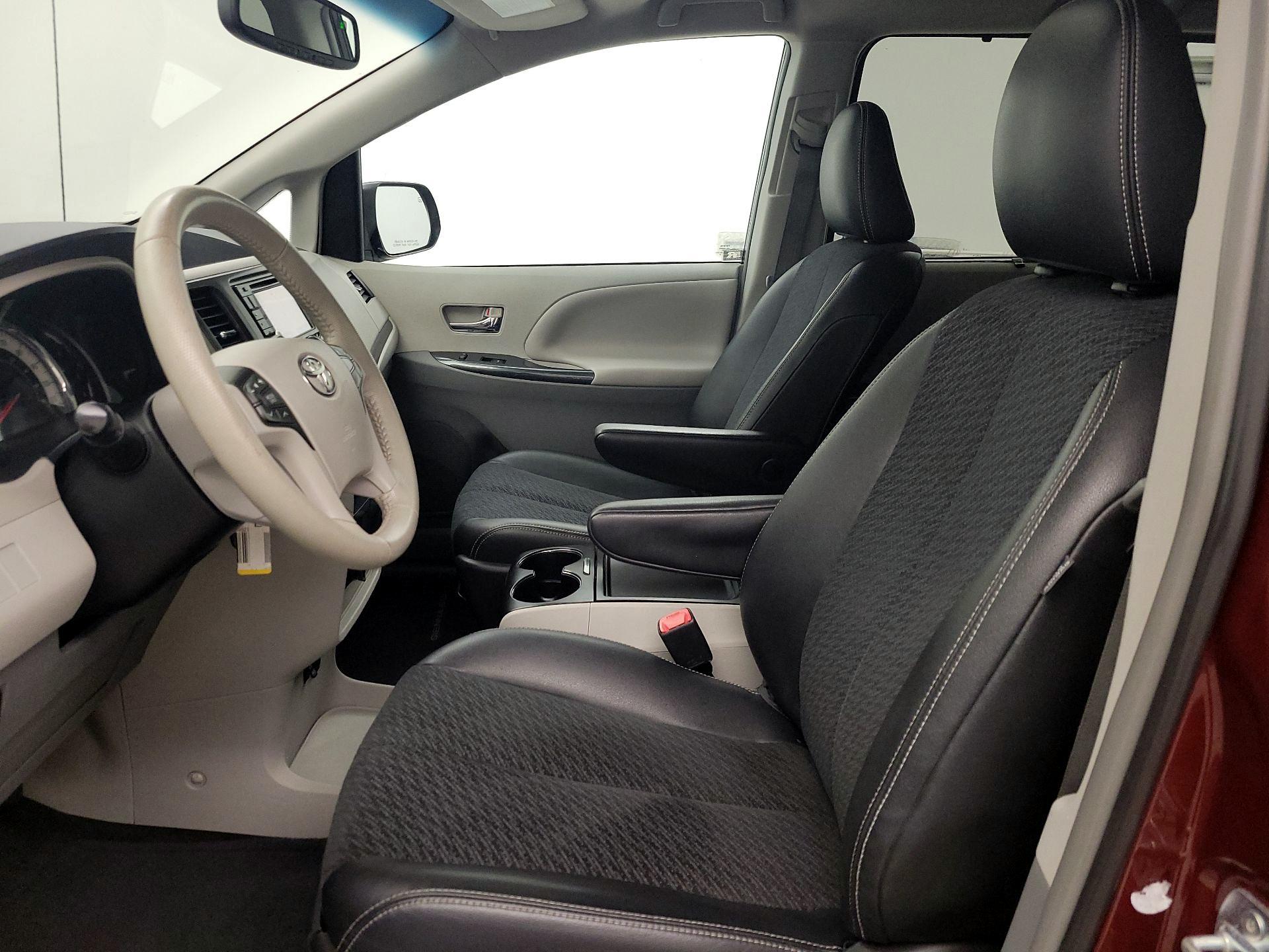 Thumbnail: 2014 Toyota Sienna - 11