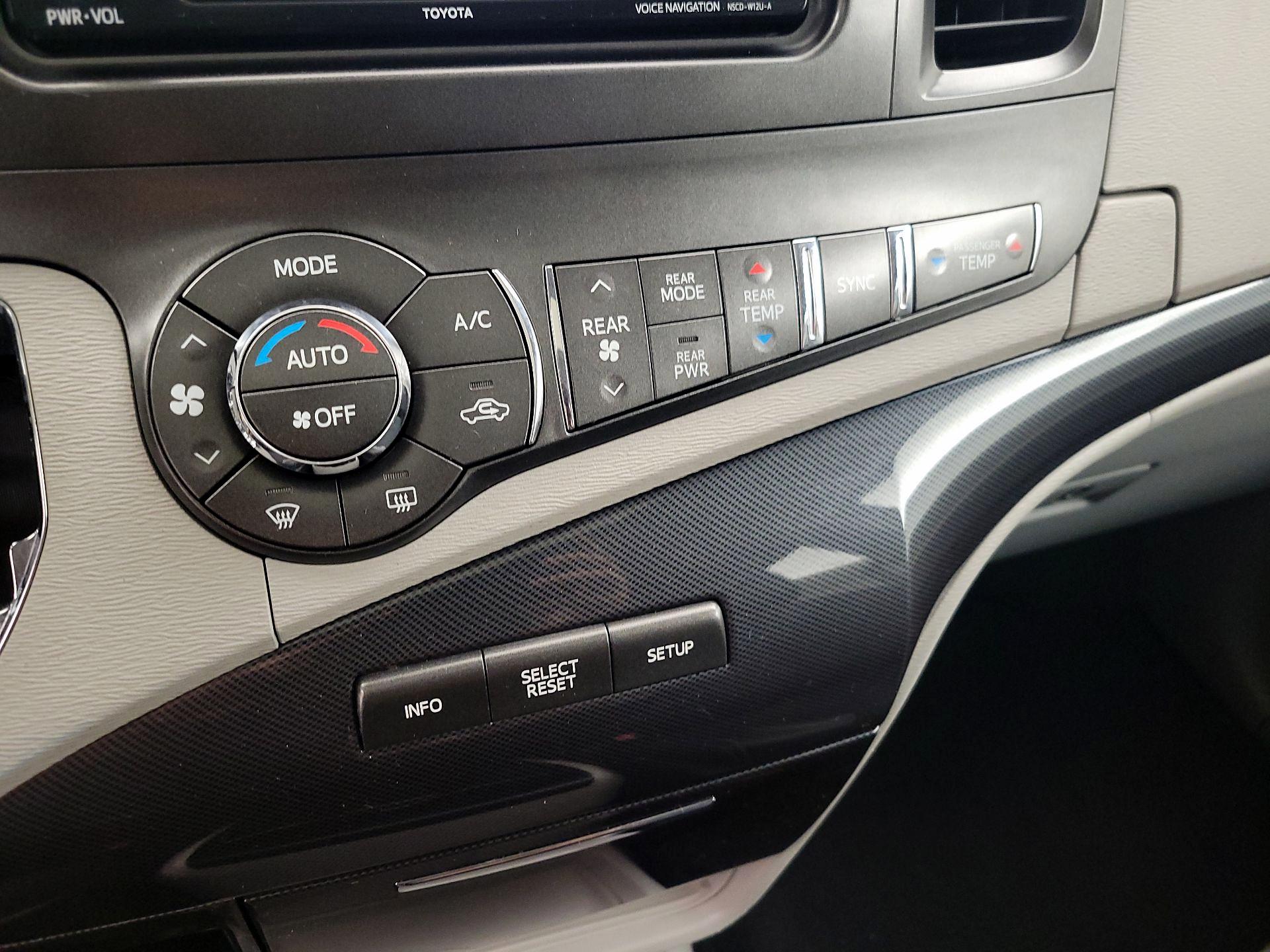 Thumbnail: 2014 Toyota Sienna - 17