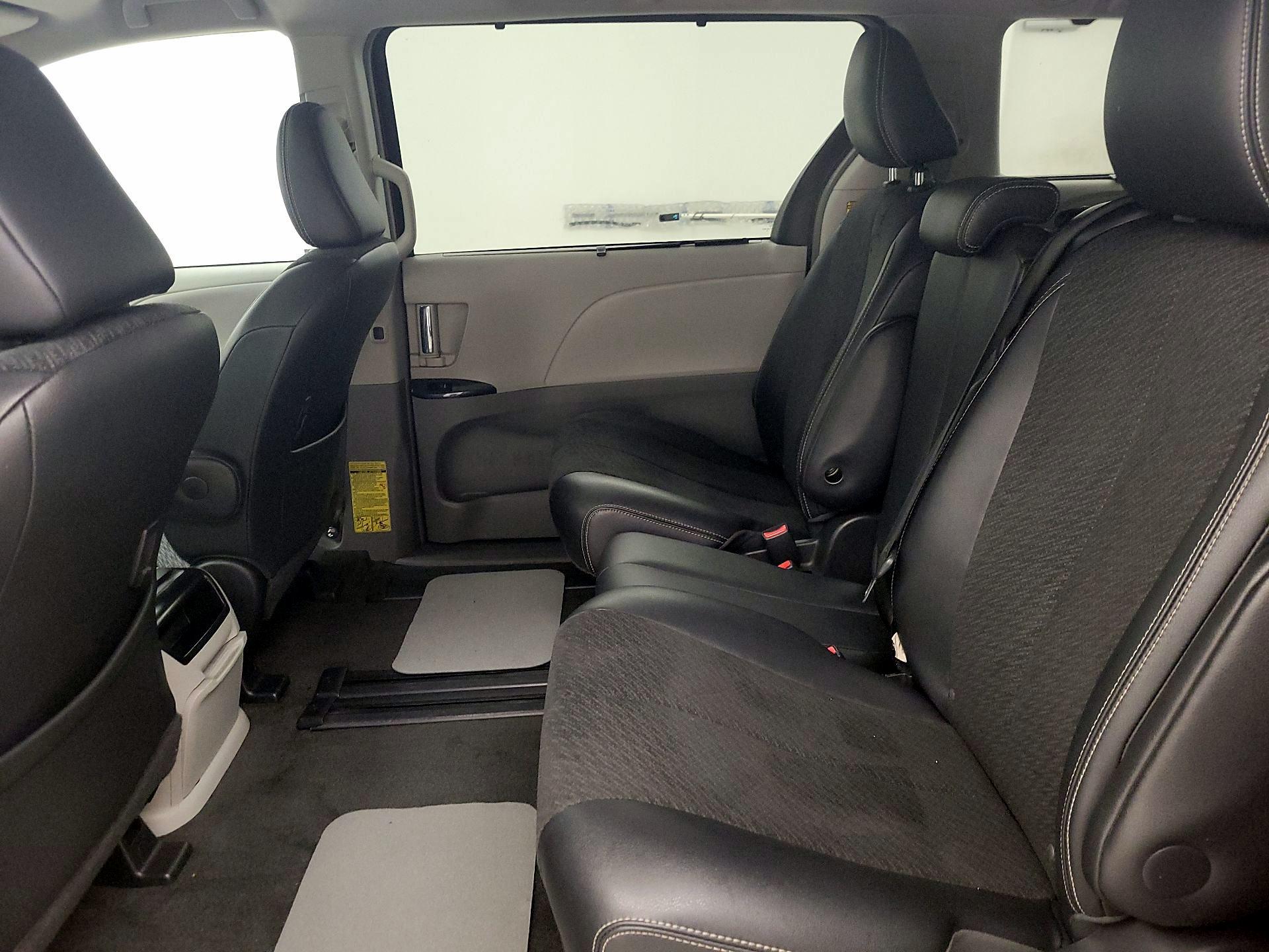Thumbnail: 2014 Toyota Sienna - 20