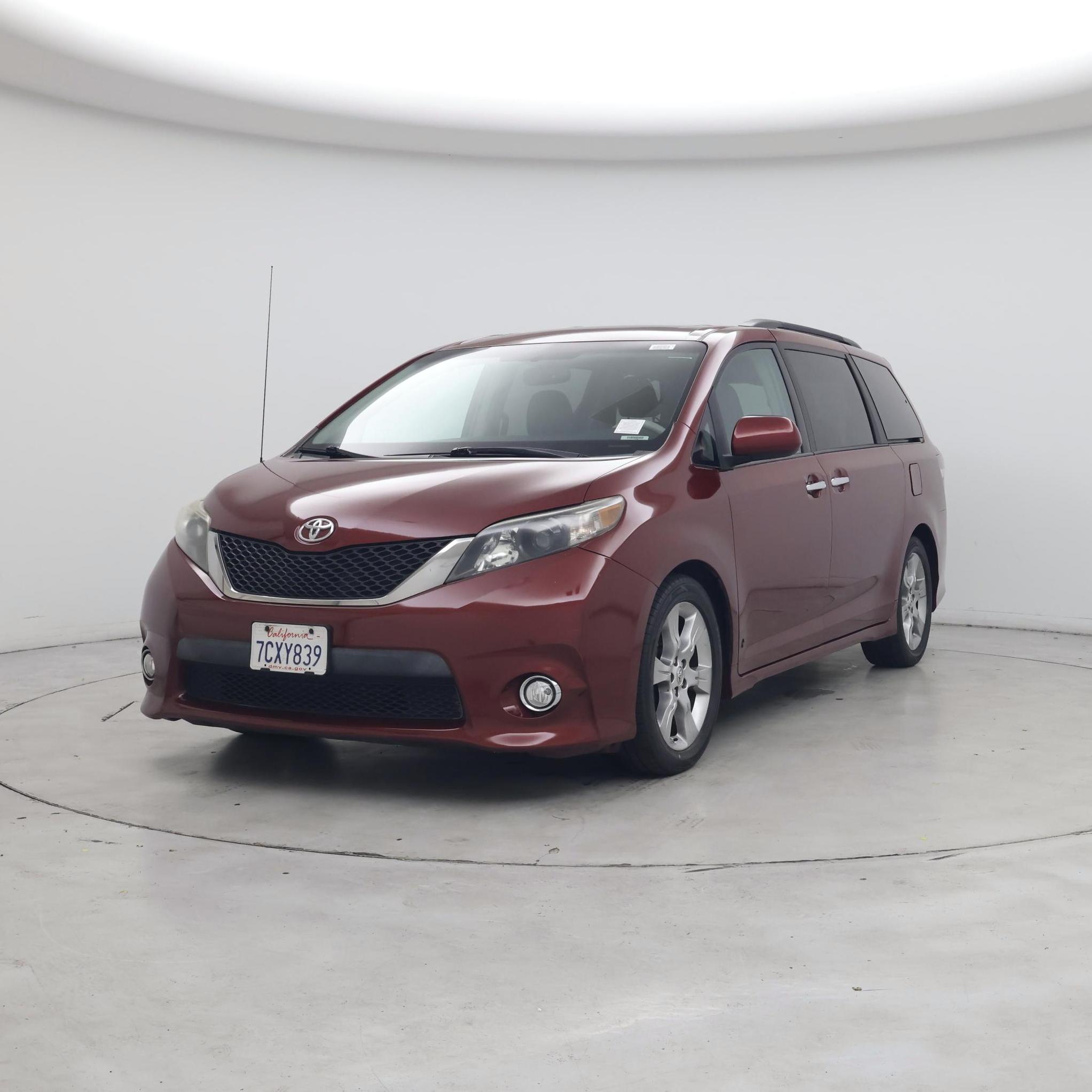 Thumbnail: 2014 Toyota Sienna - 4
