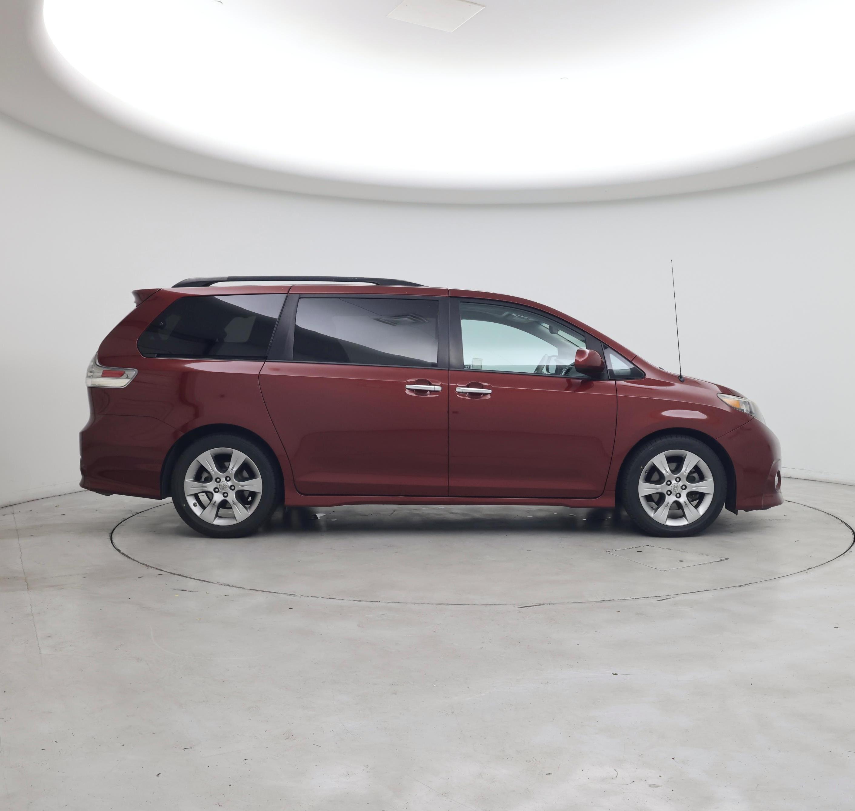 Thumbnail: 2014 Toyota Sienna - 7