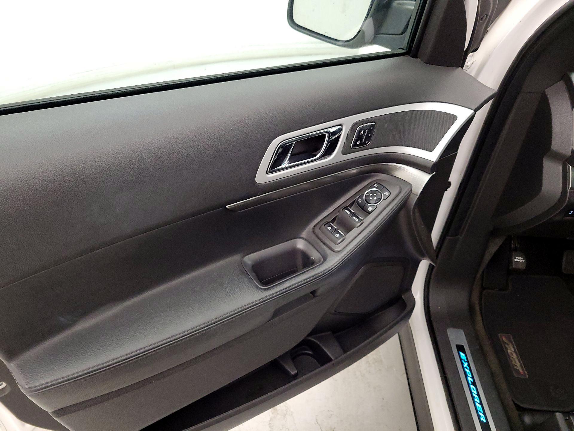 Thumbnail: 2015 Ford Explorer - 12
