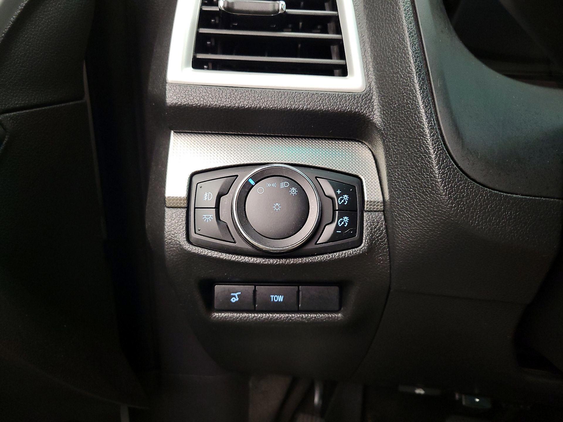 Thumbnail: 2015 Ford Explorer - 13