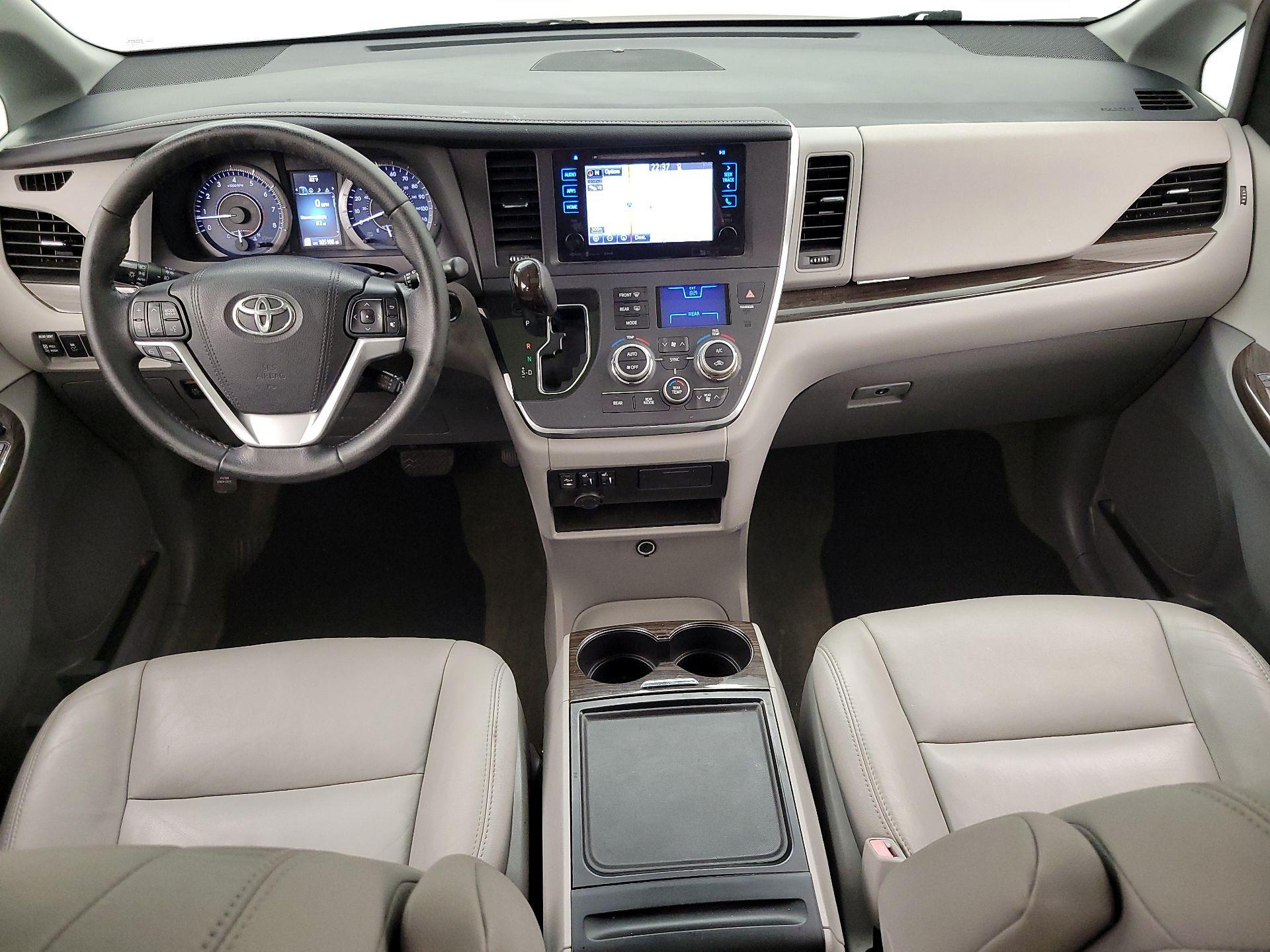 Thumbnail: 2017 Toyota Sienna - 9