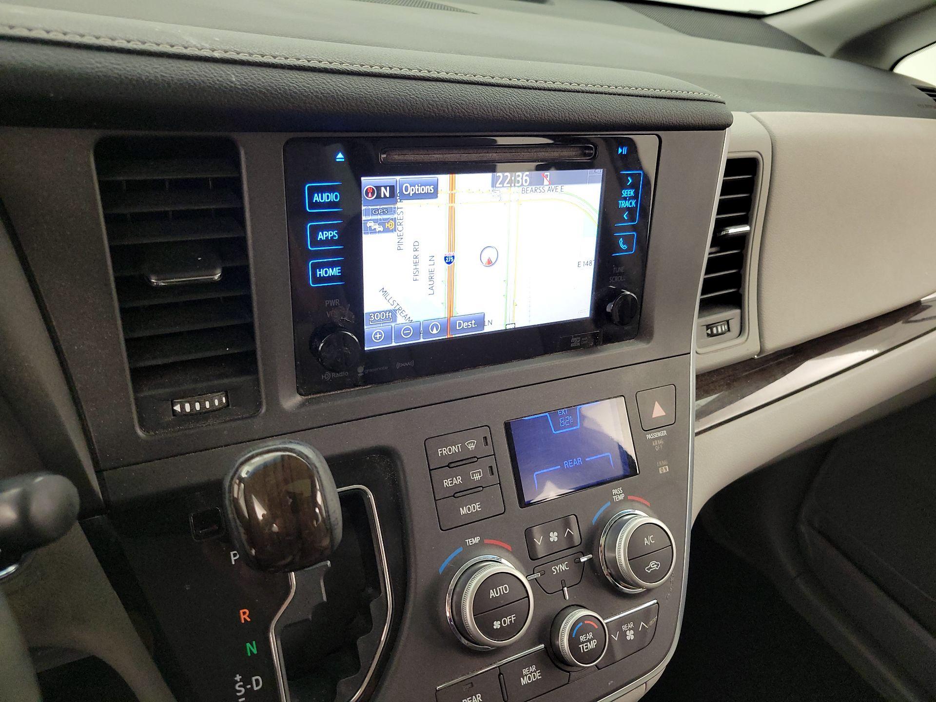 Thumbnail: 2017 Toyota Sienna - 14