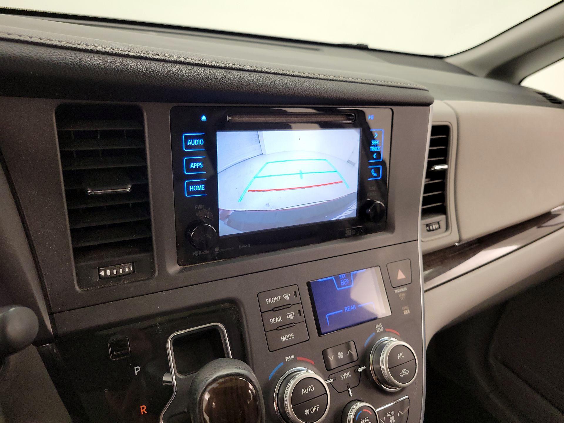 Thumbnail: 2017 Toyota Sienna - 15