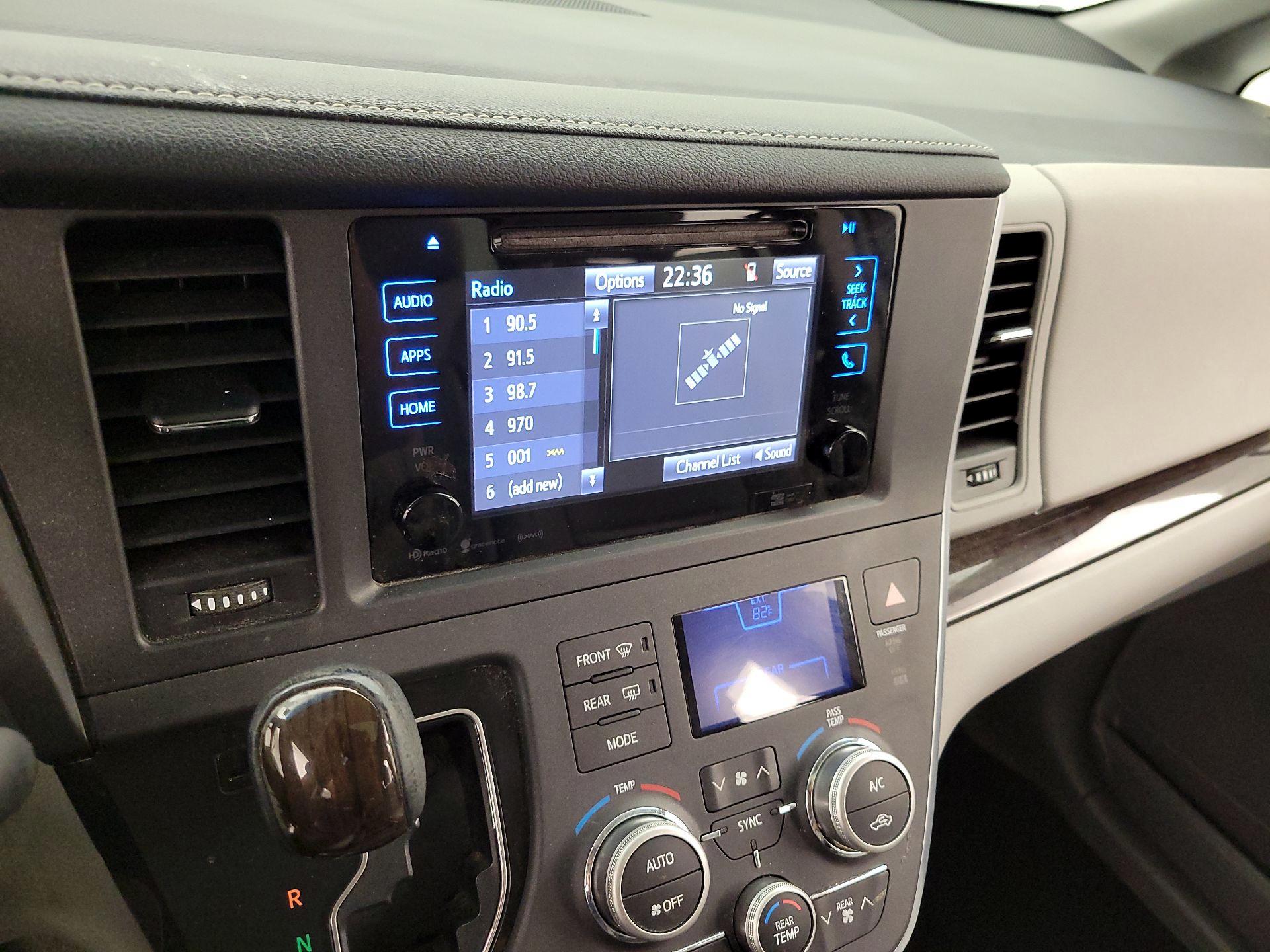Thumbnail: 2017 Toyota Sienna - 16