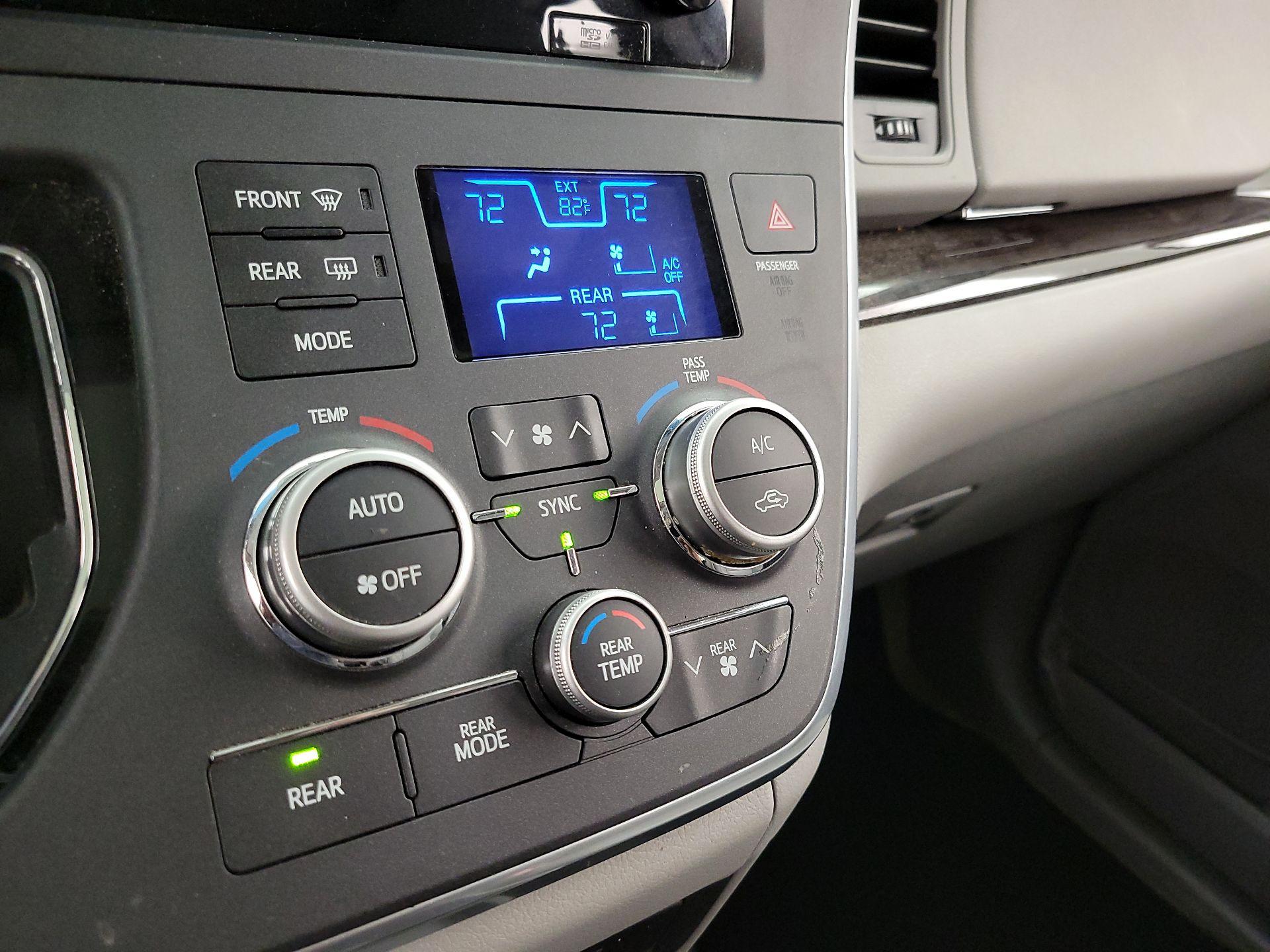 Thumbnail: 2017 Toyota Sienna - 17