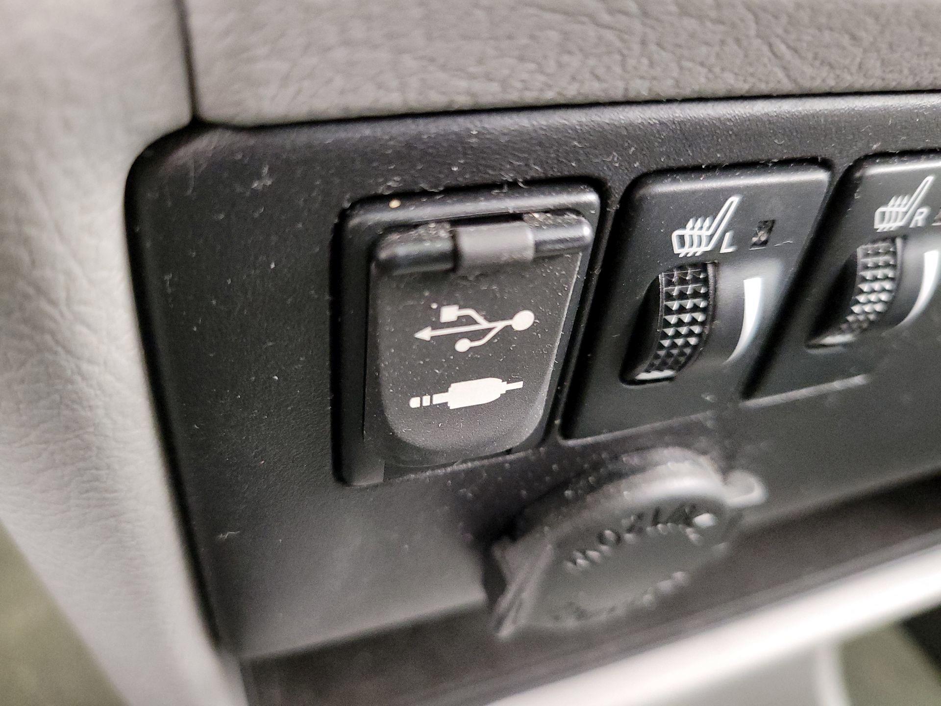 Thumbnail: 2017 Toyota Sienna - 19