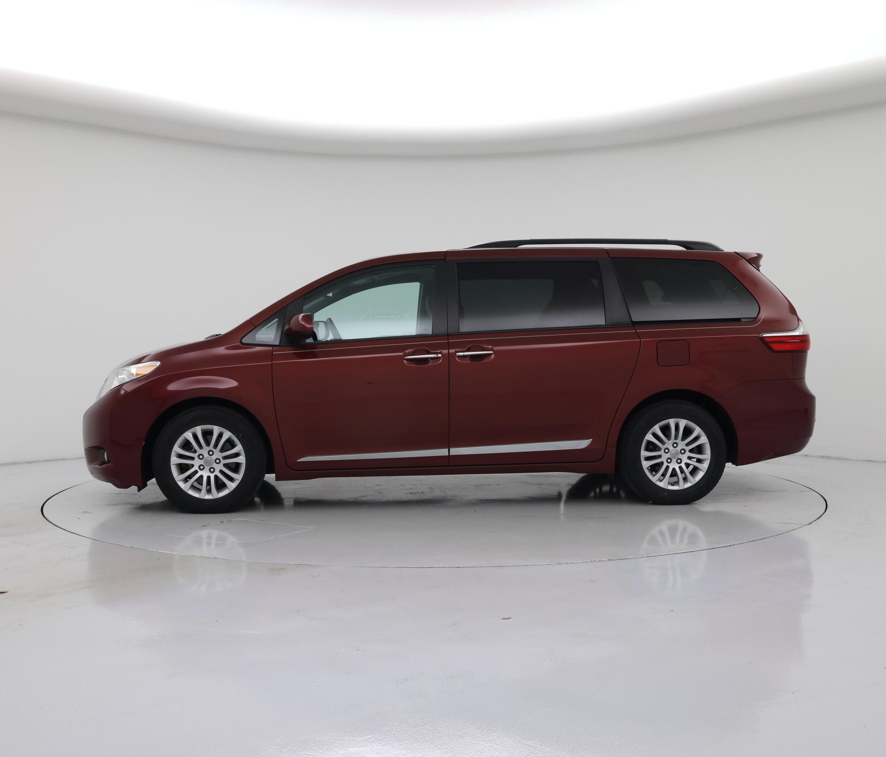 Thumbnail: 2017 Toyota Sienna - 3