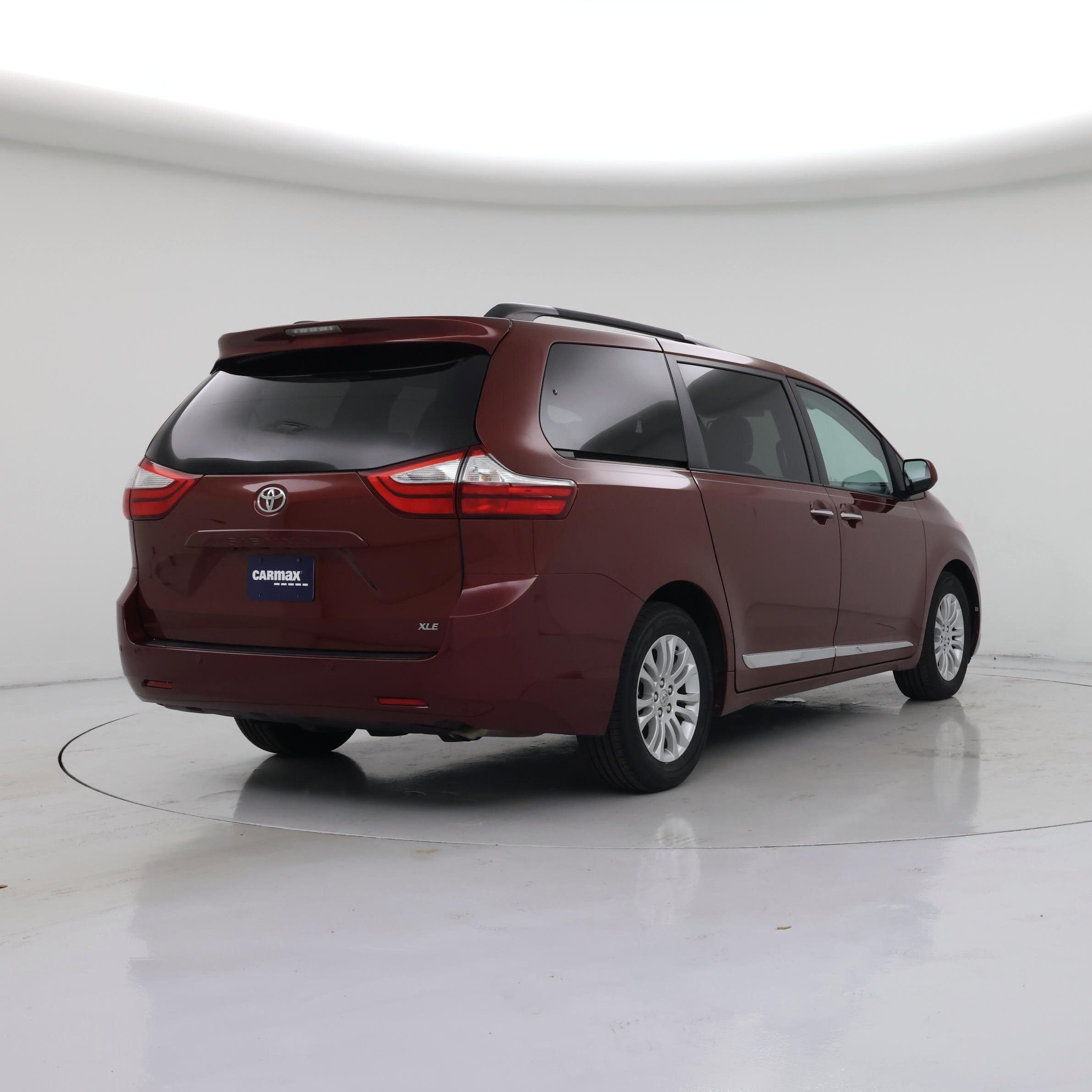 Thumbnail: 2017 Toyota Sienna - 8