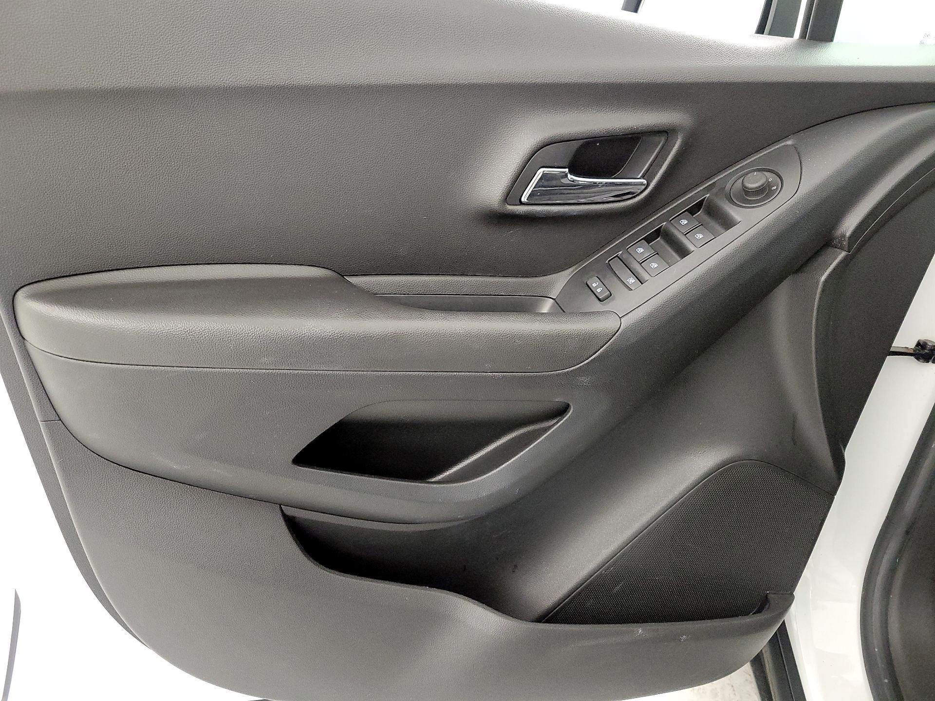 Thumbnail: 2019 Chevrolet Trax - 12