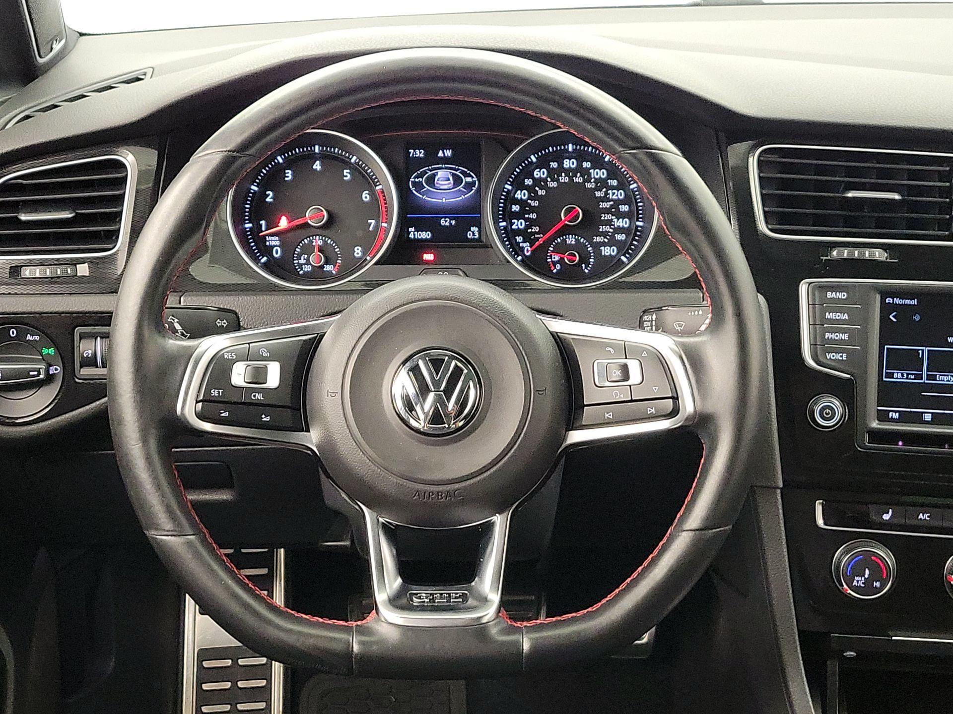 Thumbnail: 2016 Volkswagen Golf - 10