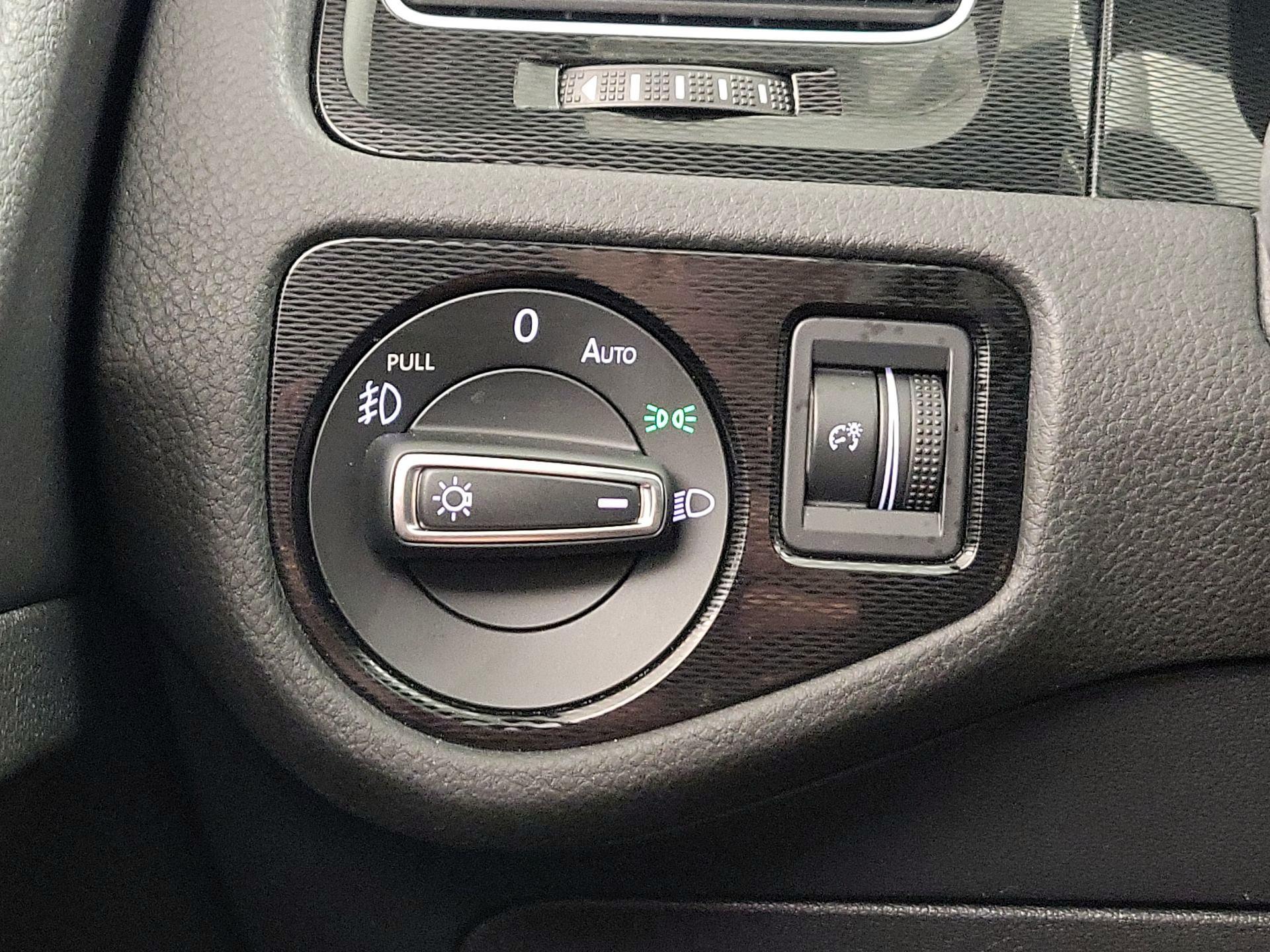 Thumbnail: 2016 Volkswagen Golf - 13