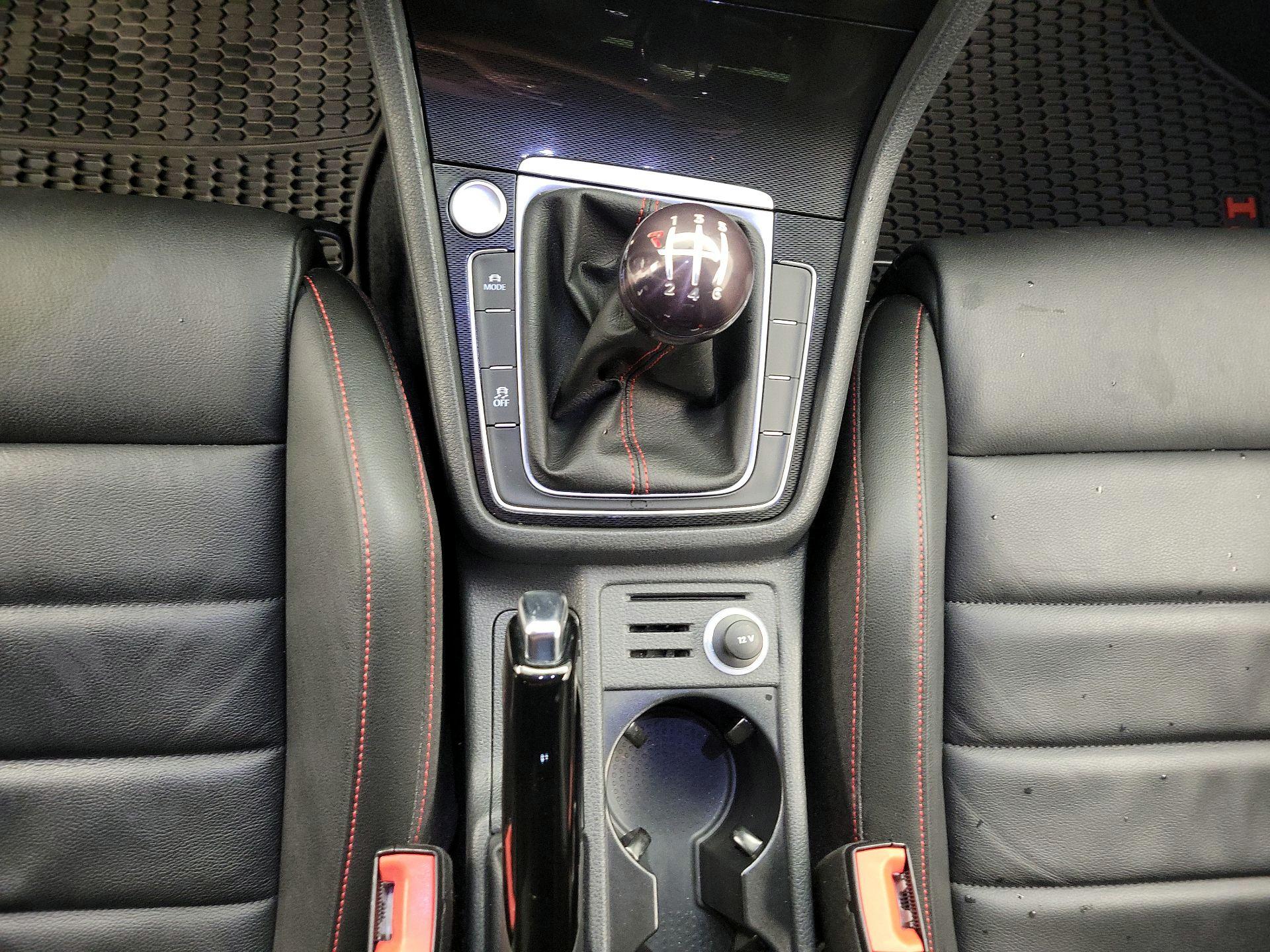 Thumbnail: 2016 Volkswagen Golf - 17