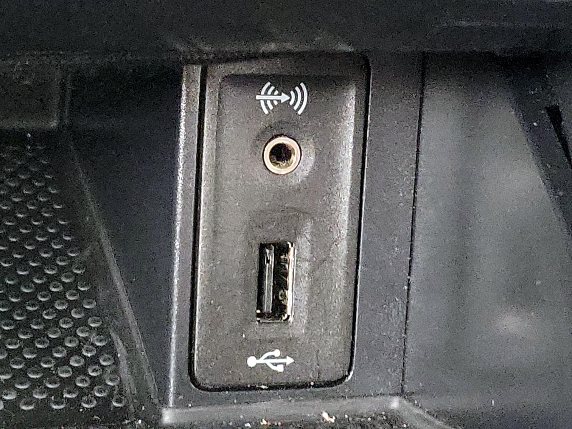 Thumbnail: 2016 Volkswagen Golf - 18