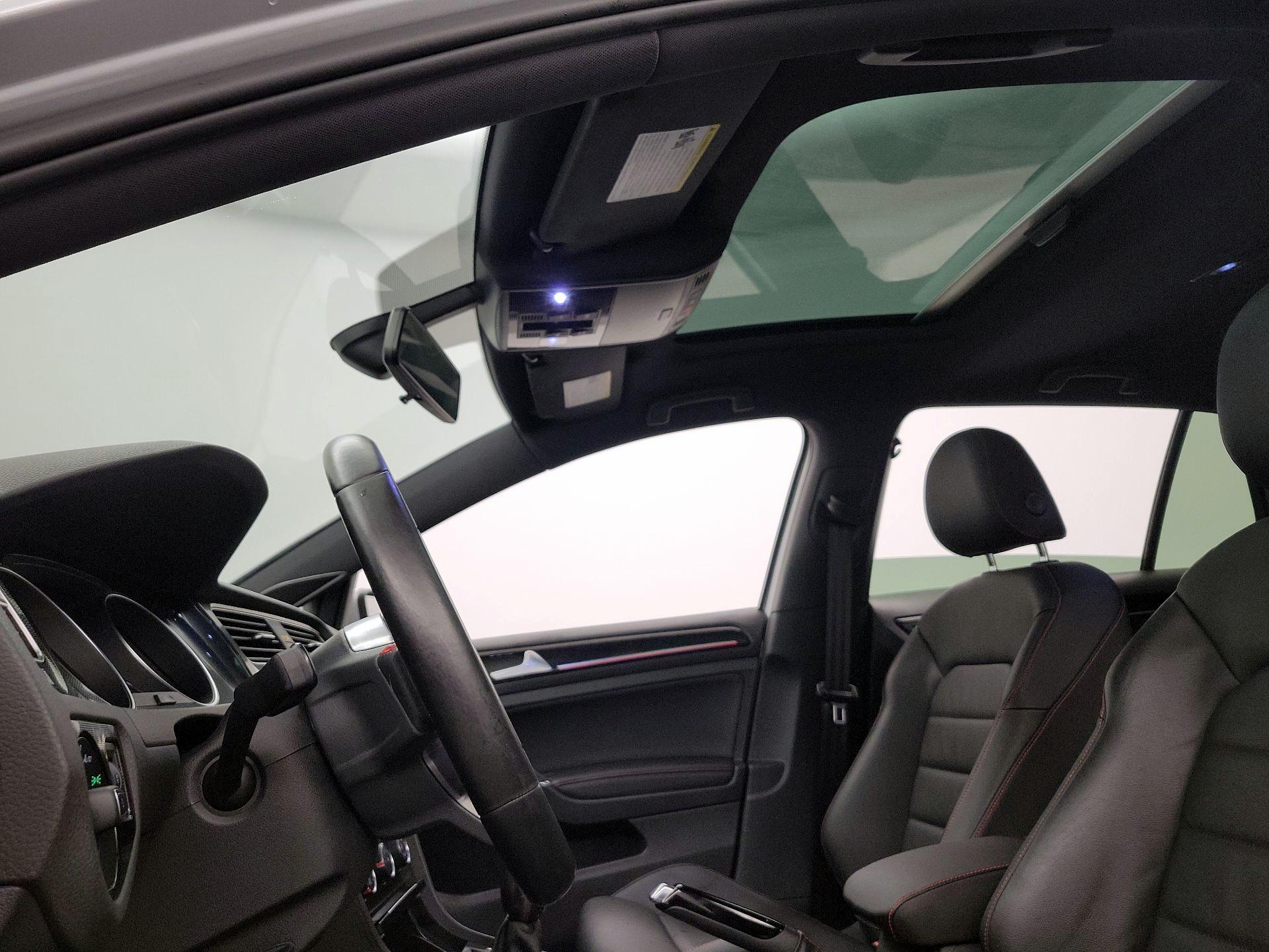 Thumbnail: 2016 Volkswagen Golf - 19