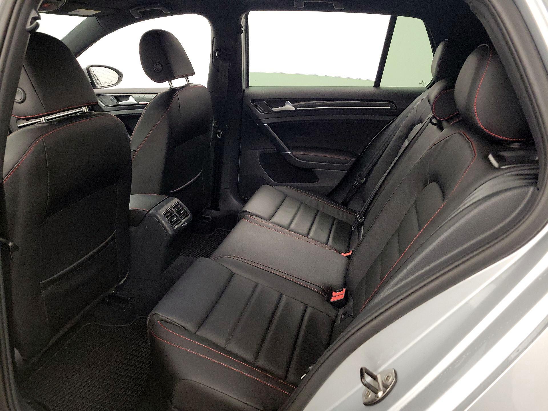 Thumbnail: 2016 Volkswagen Golf - 20