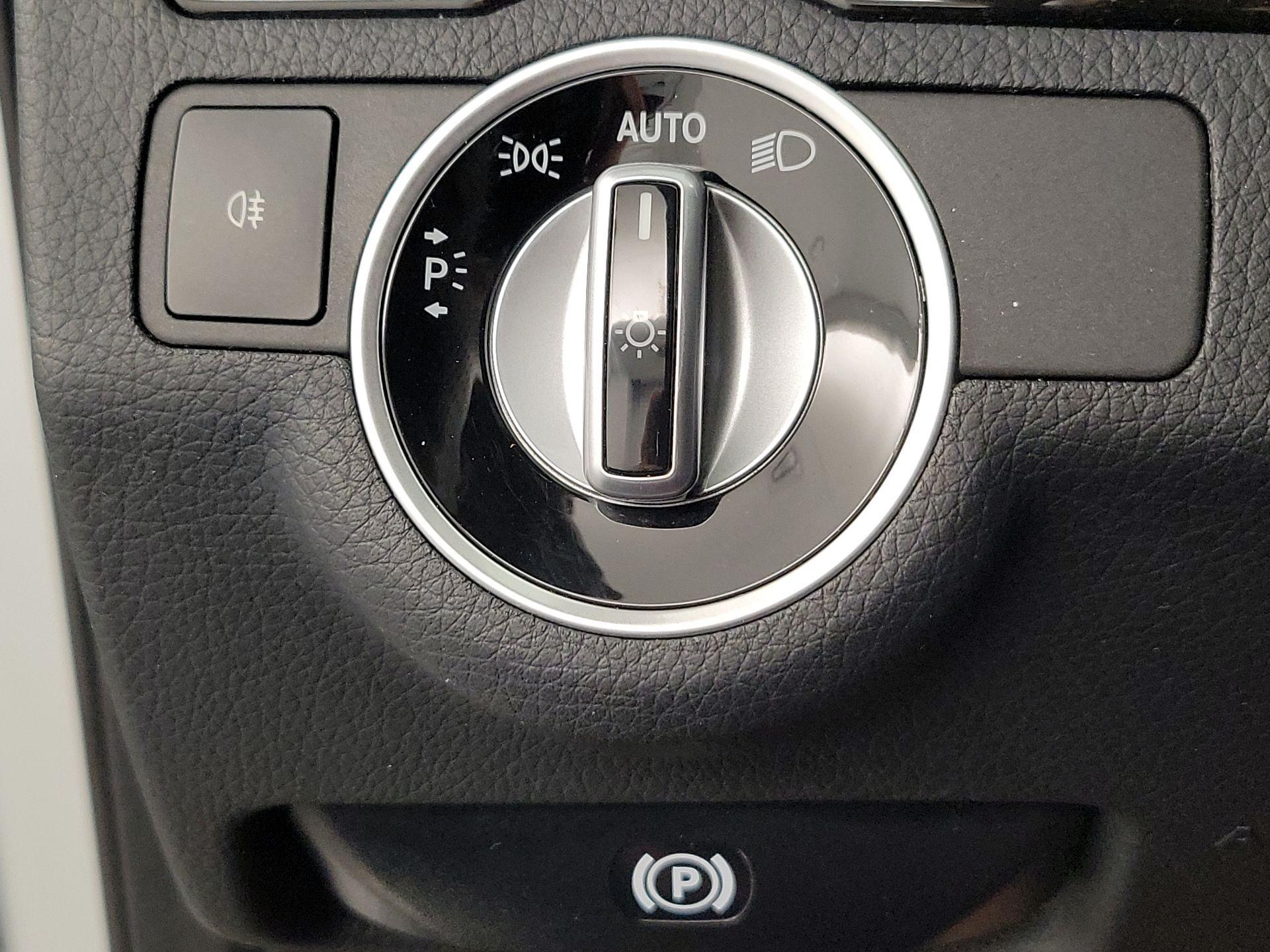 Thumbnail: 2015 Mercedes-Benz E-Class - 13
