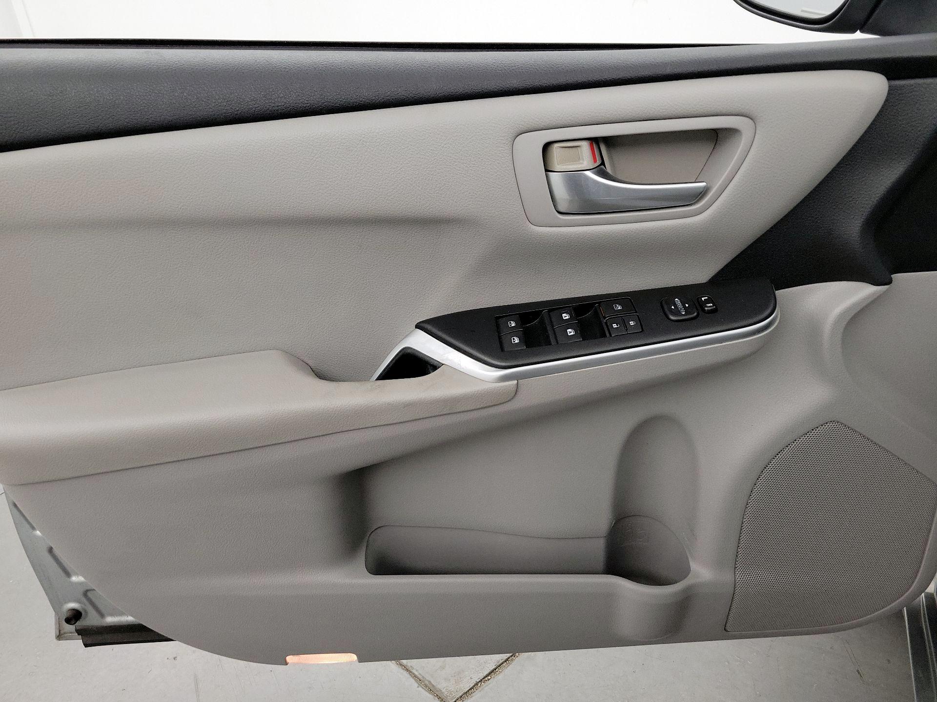 Thumbnail: 2015 Toyota Camry - 12