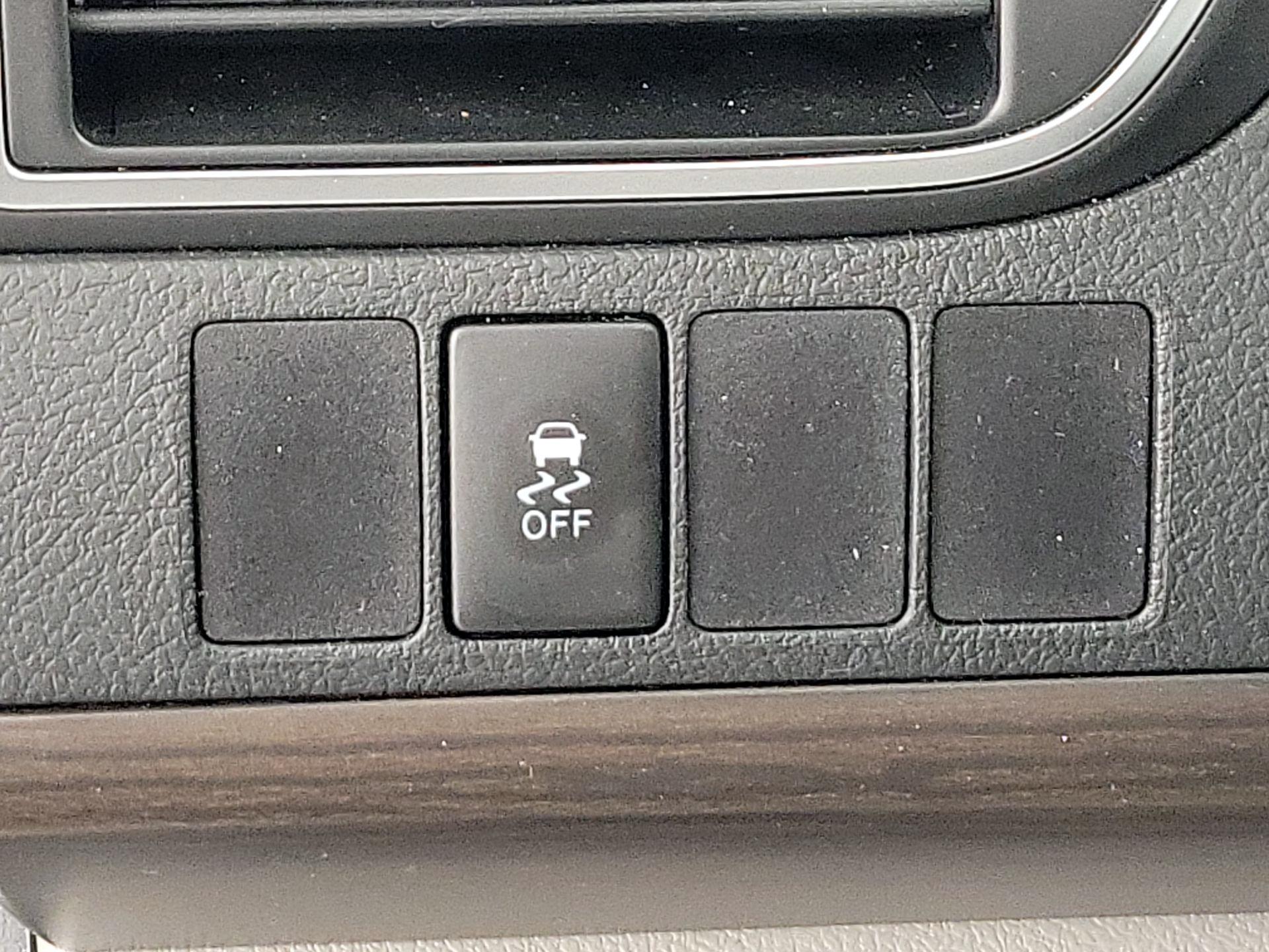 Thumbnail: 2015 Toyota Camry - 13