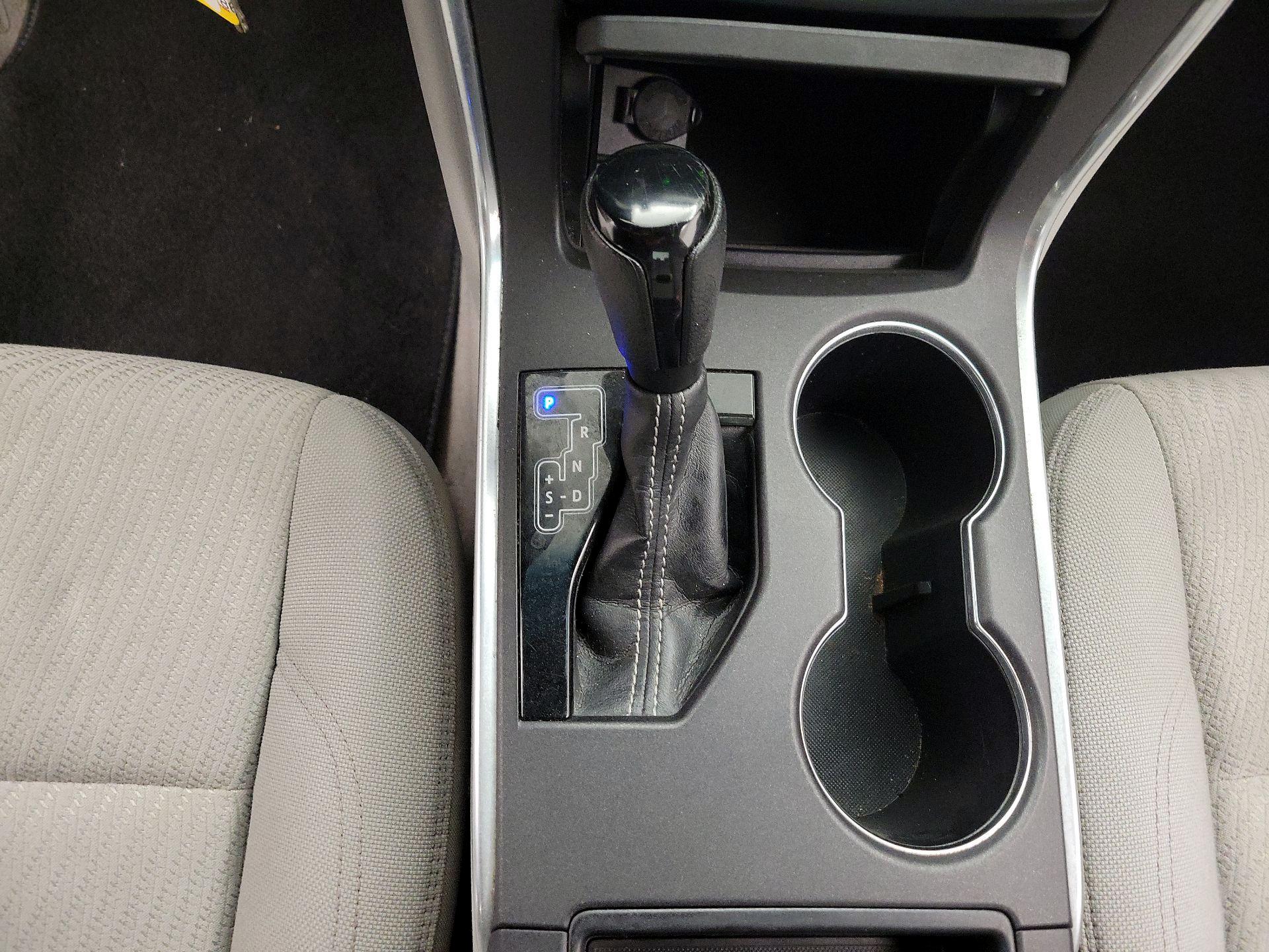 Thumbnail: 2015 Toyota Camry - 17