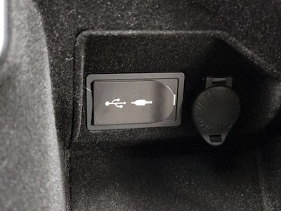 USB/AUX Ports