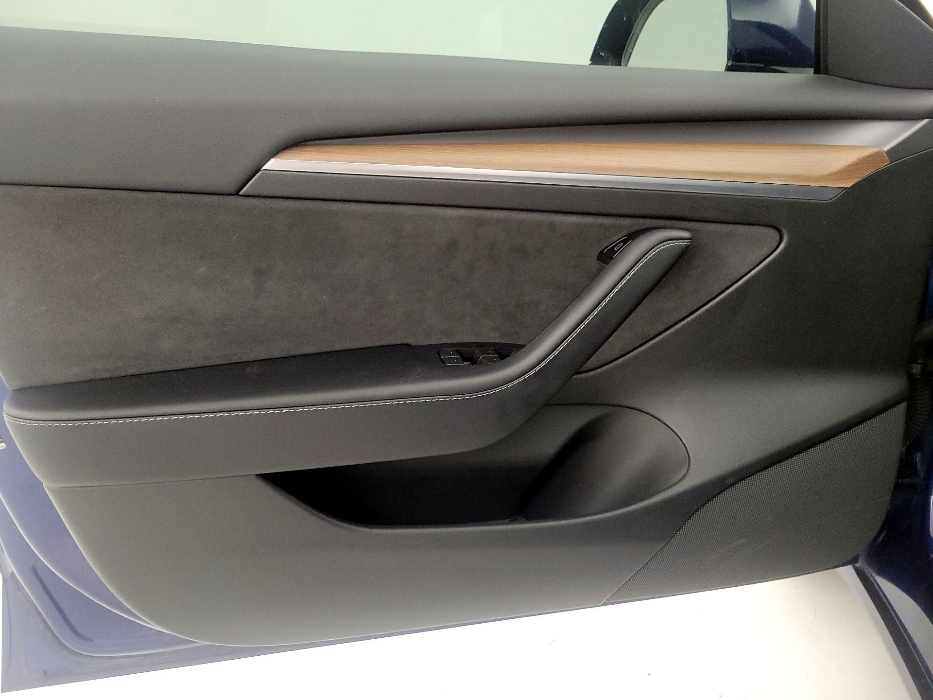 Thumbnail: 2022 Tesla Model 3 - 12