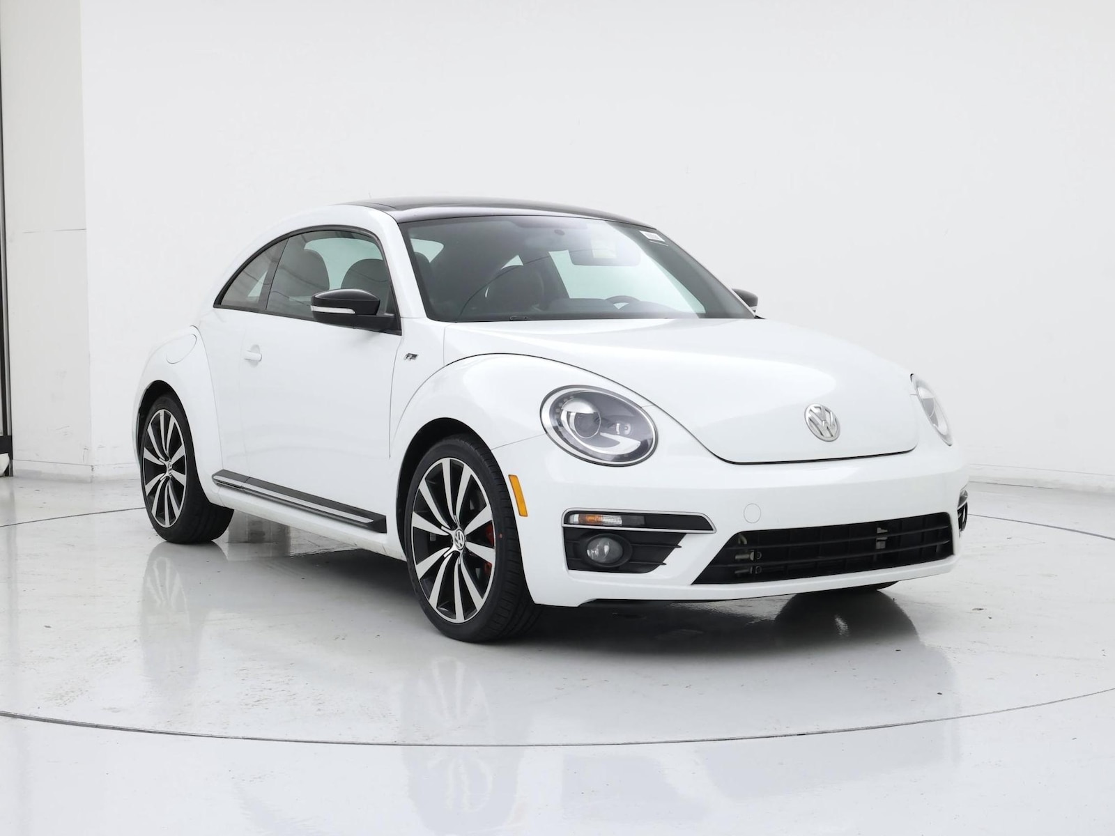2015 Volkswagen Beetle R-Line - Photo 2